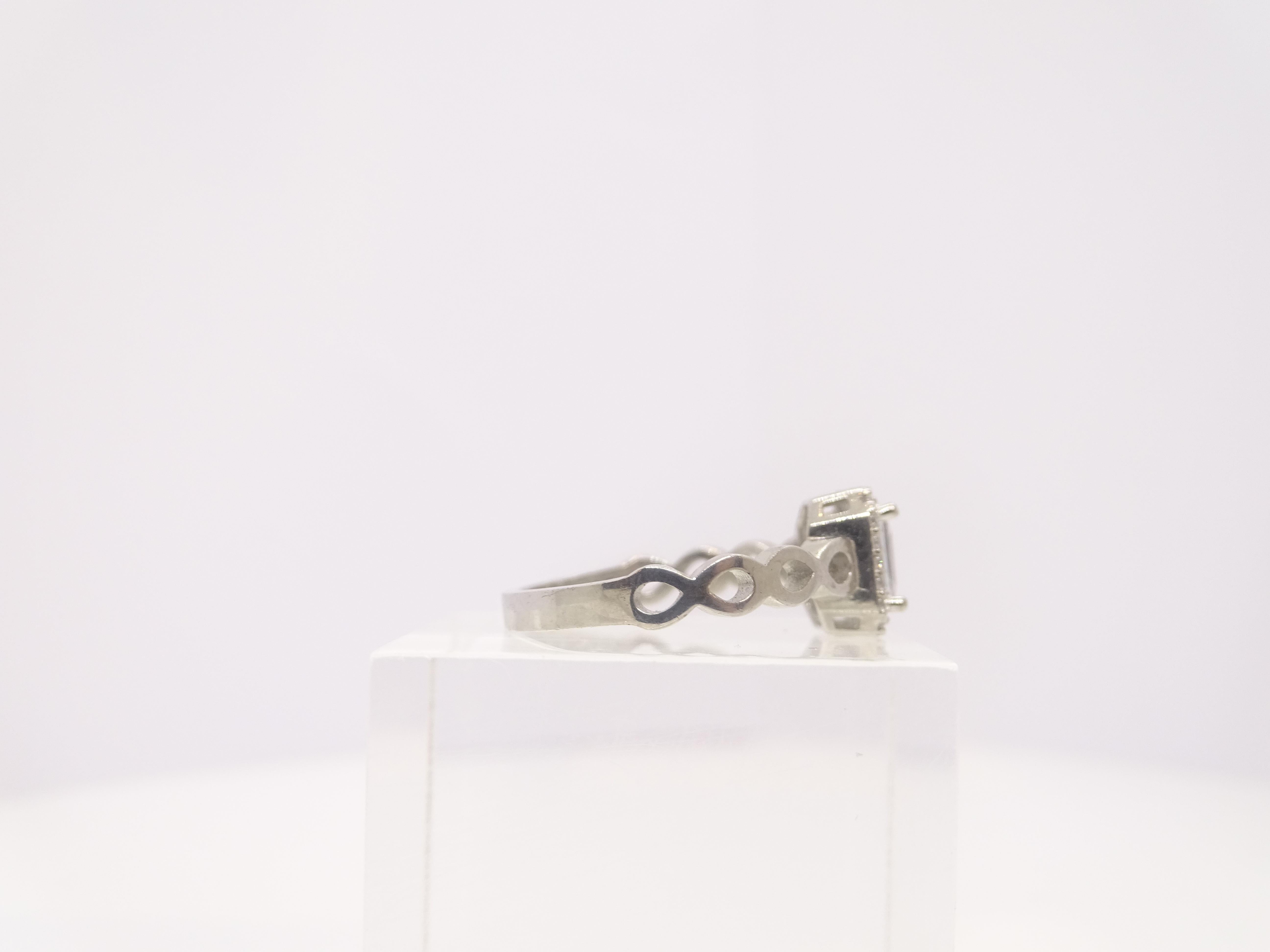 Italian ring in sterling silver and zirconite. Central zirconite emerald cut For Sale 4
