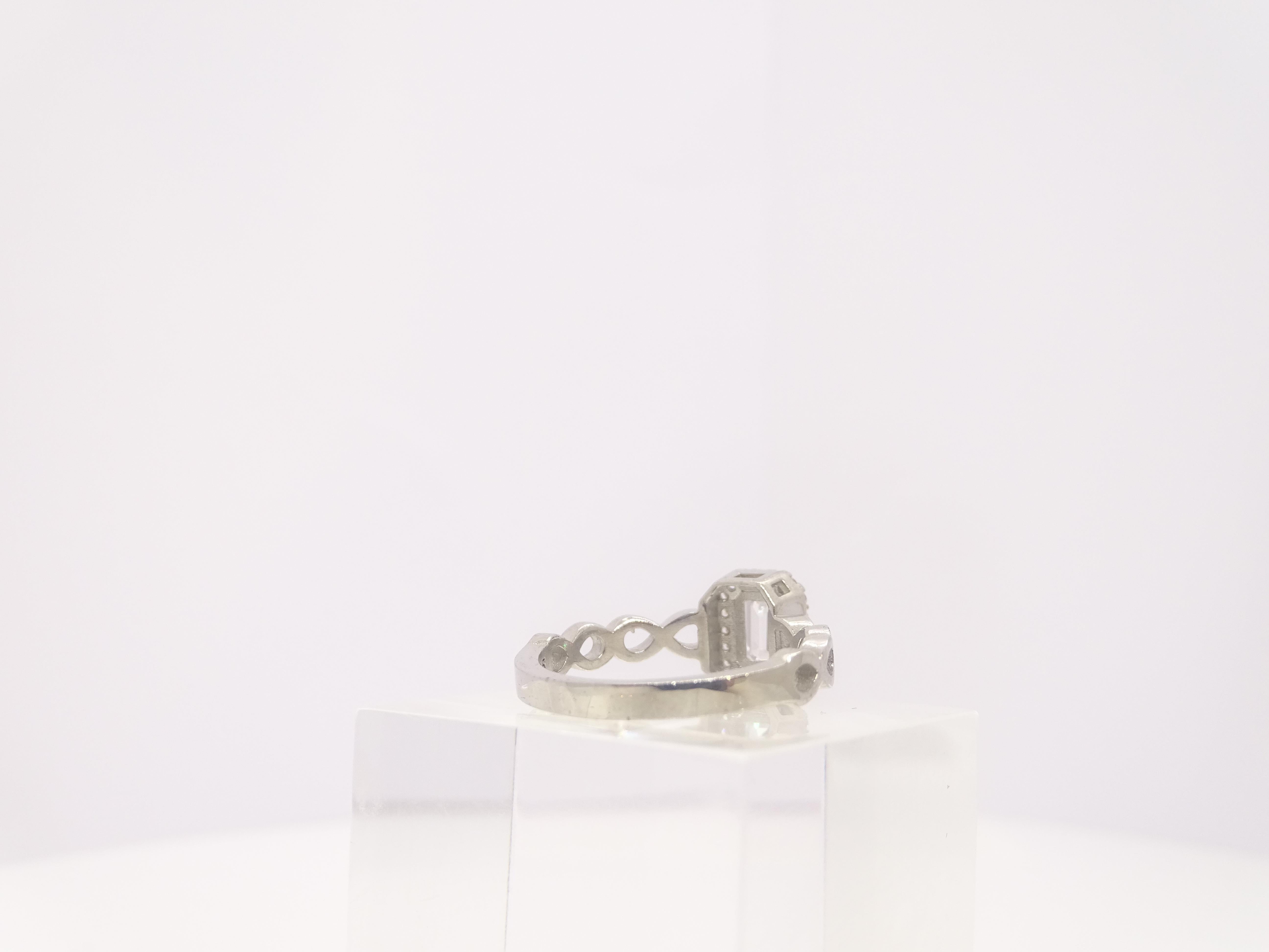 Italian ring in sterling silver and zirconite. Central zirconite emerald cut 5