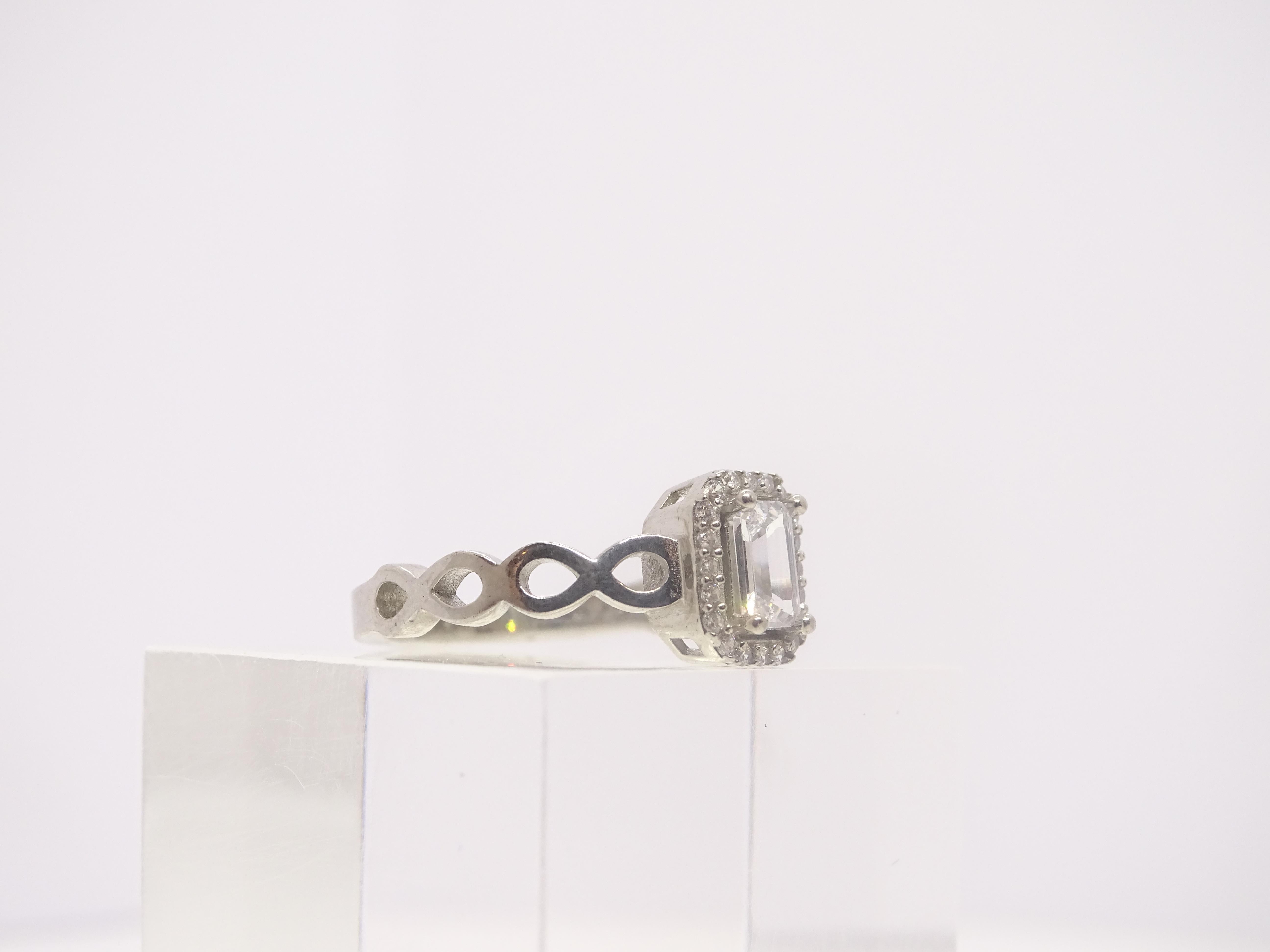 Italian ring in sterling silver and zirconite. Central zirconite emerald cut 11