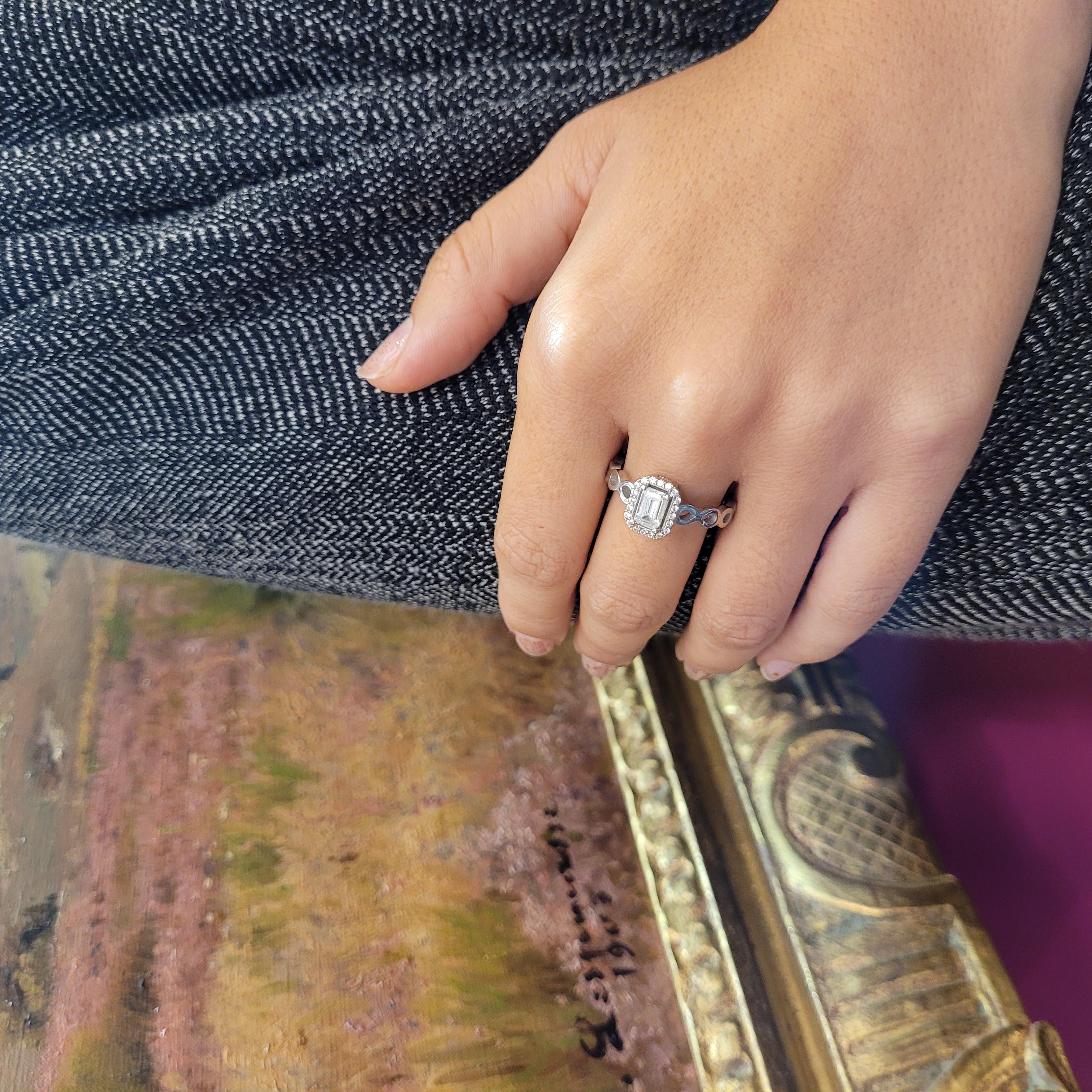 Women's or Men's Italian ring in sterling silver and zirconite. Central zirconite emerald cut