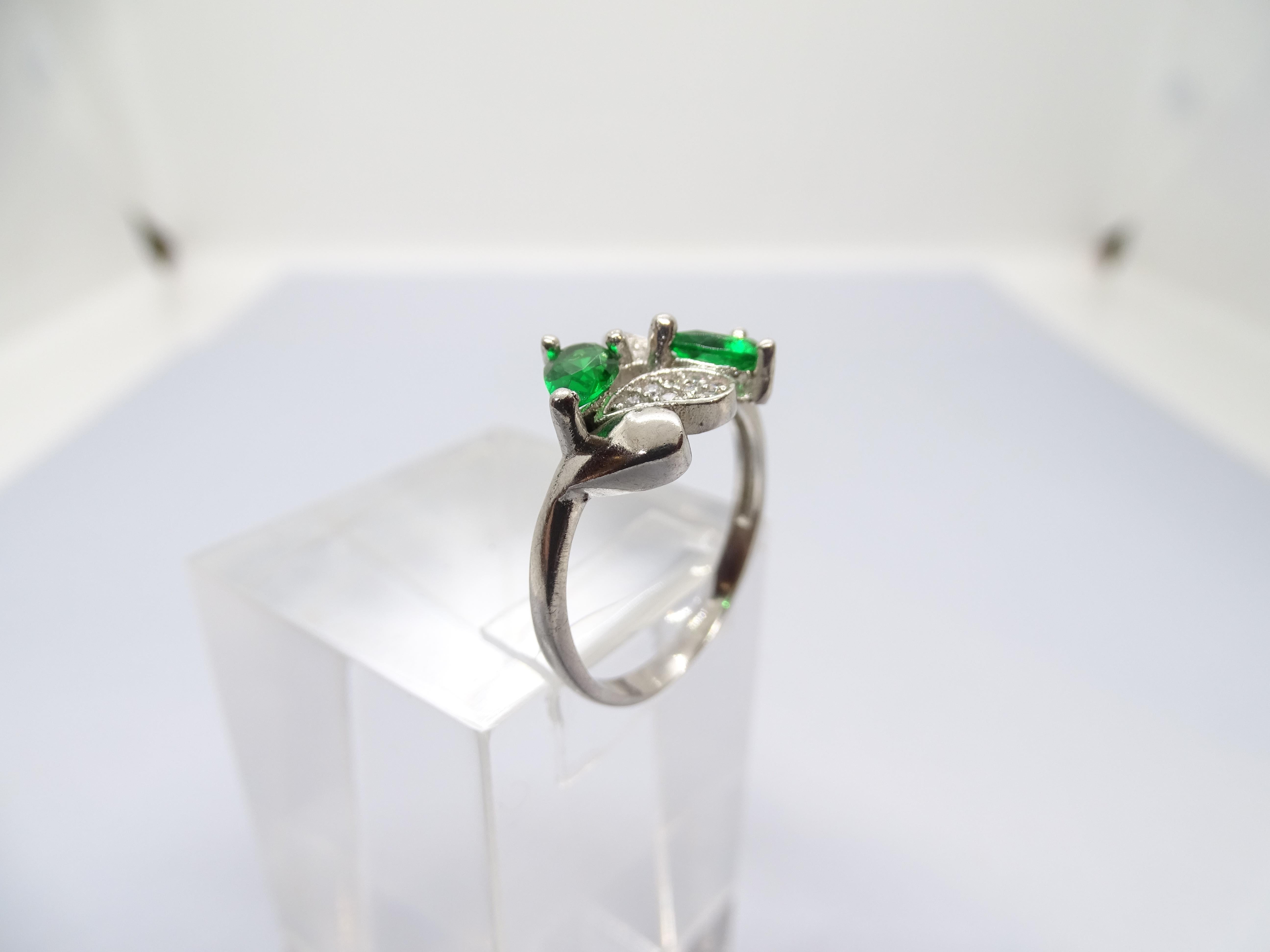 Anello italiano in argento sterling, zirconi e radice di smeraldo in vendita 8