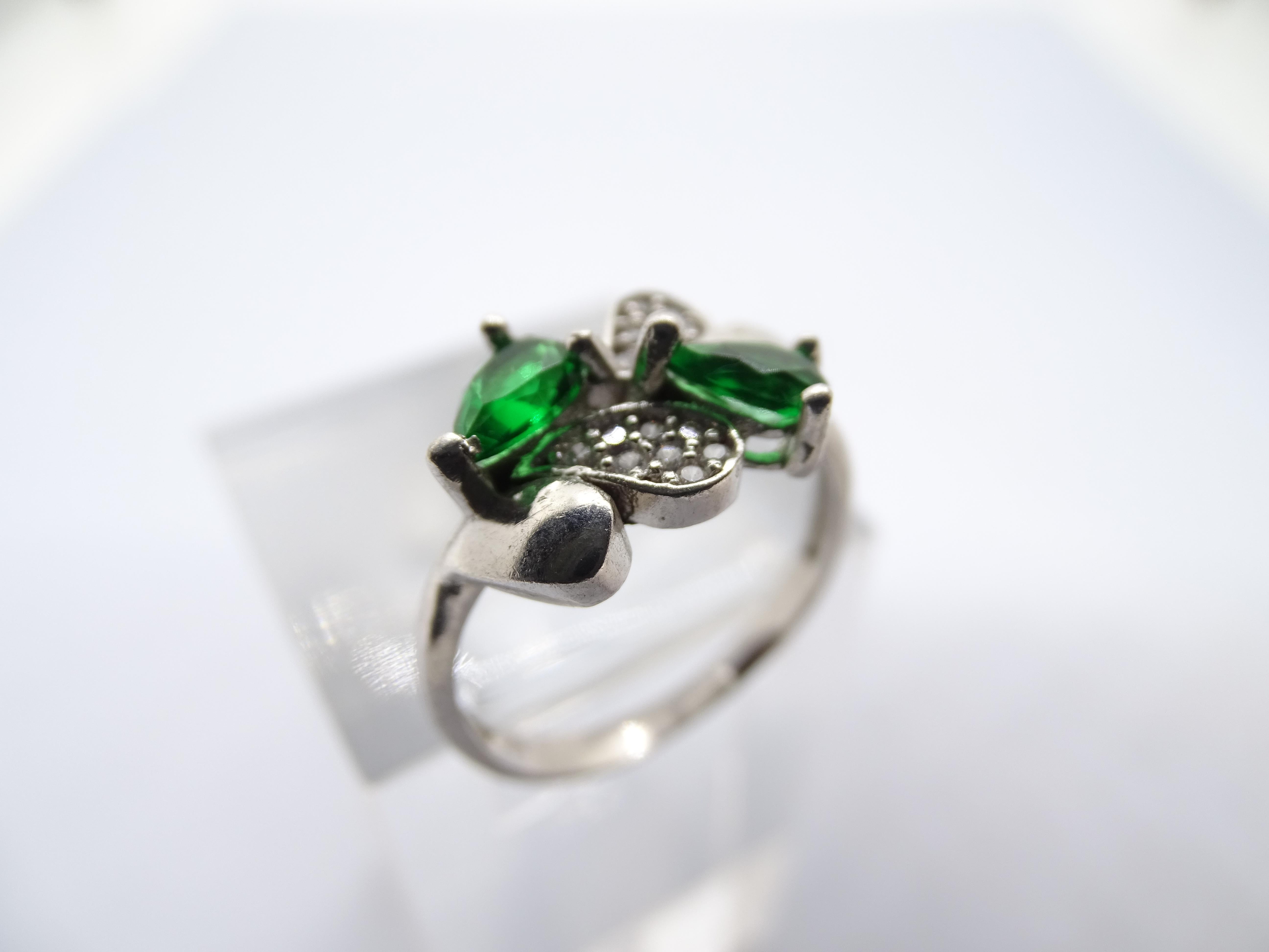 Anello italiano in argento sterling, zirconi e radice di smeraldo in vendita 2