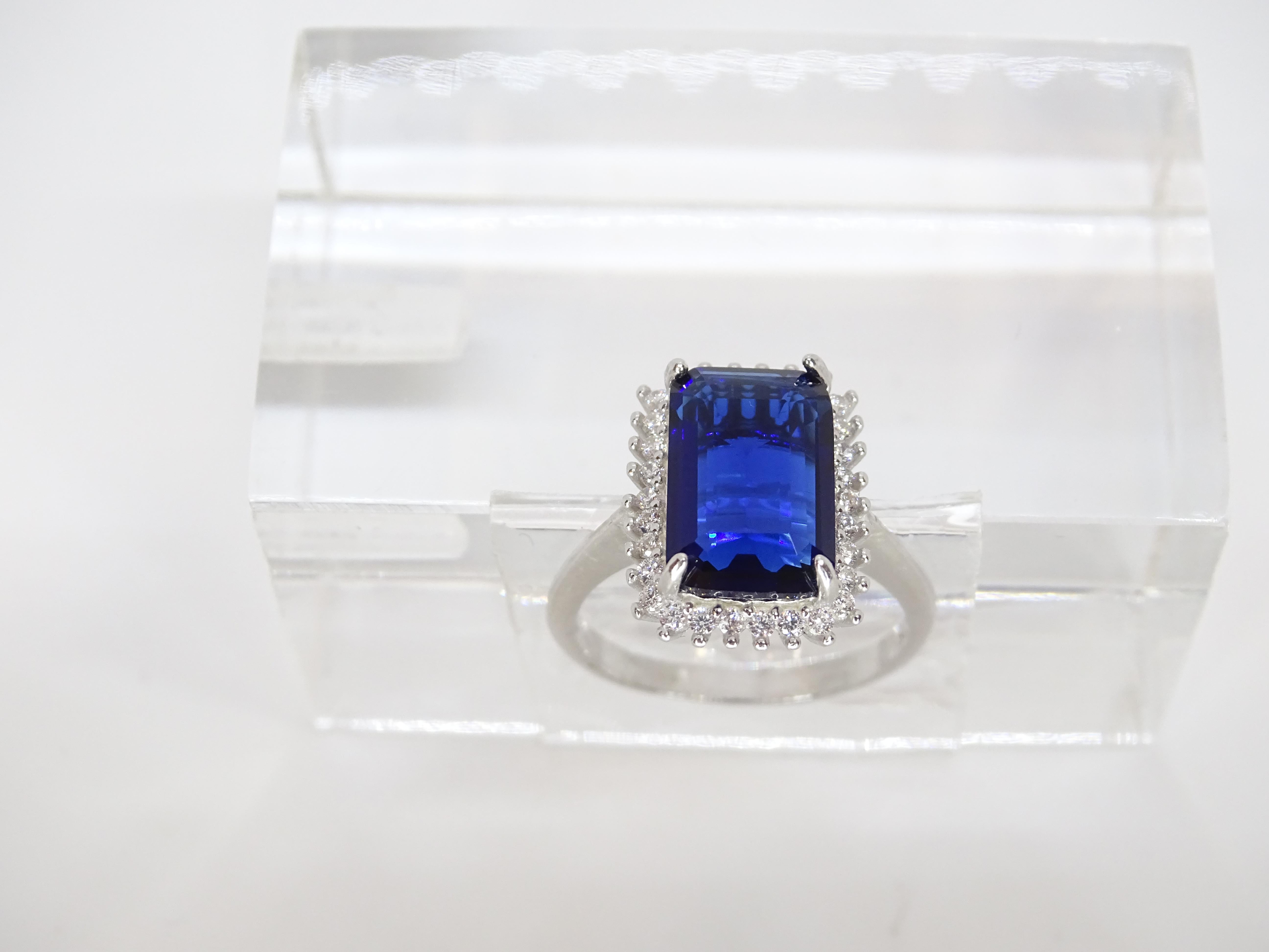 Bague italienne avec racine en saphir taille émeraude, argent sterling 925 et zircons en vente 4