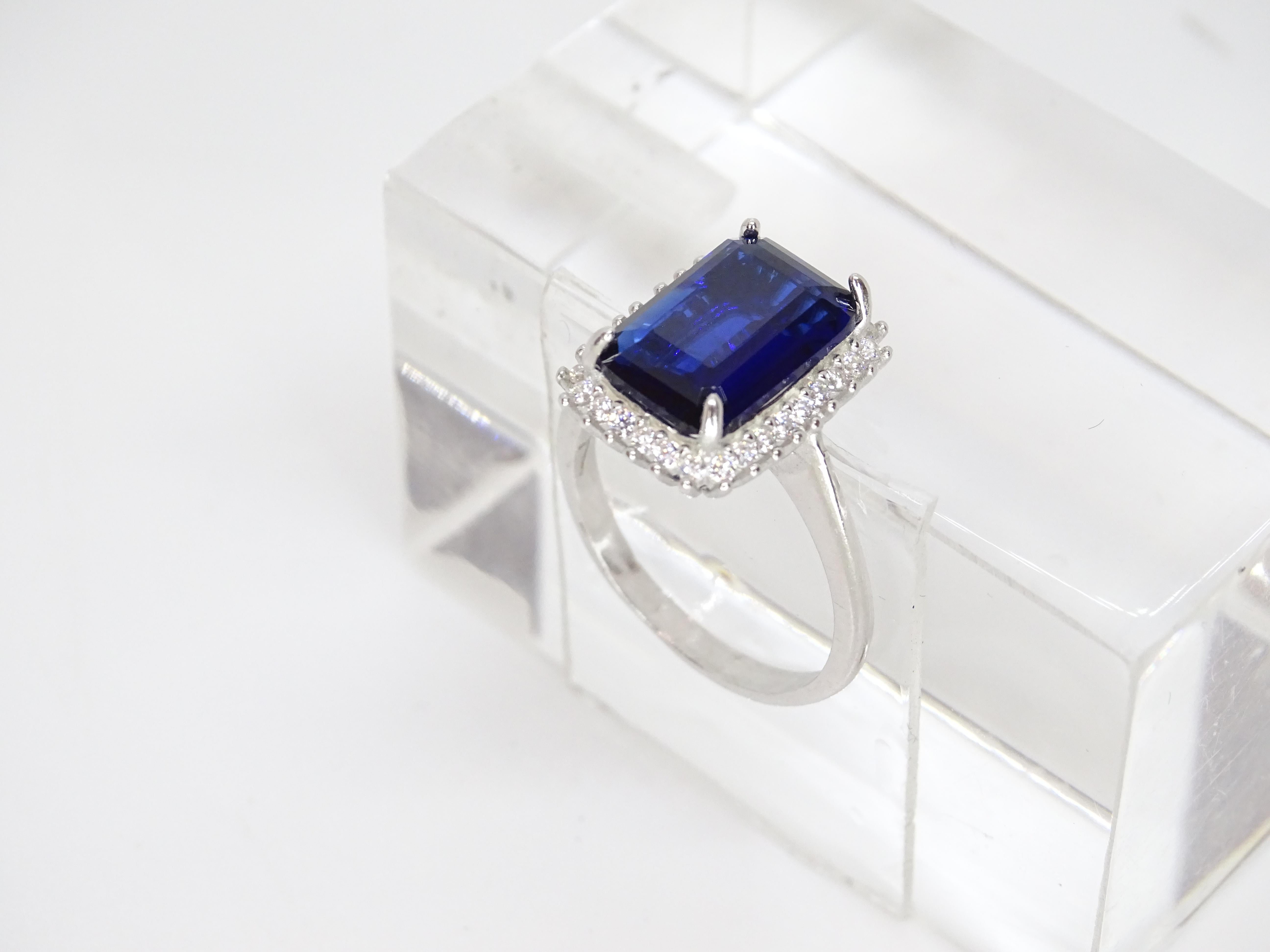 Bague italienne avec racine en saphir taille émeraude, argent sterling 925 et zircons en vente 7