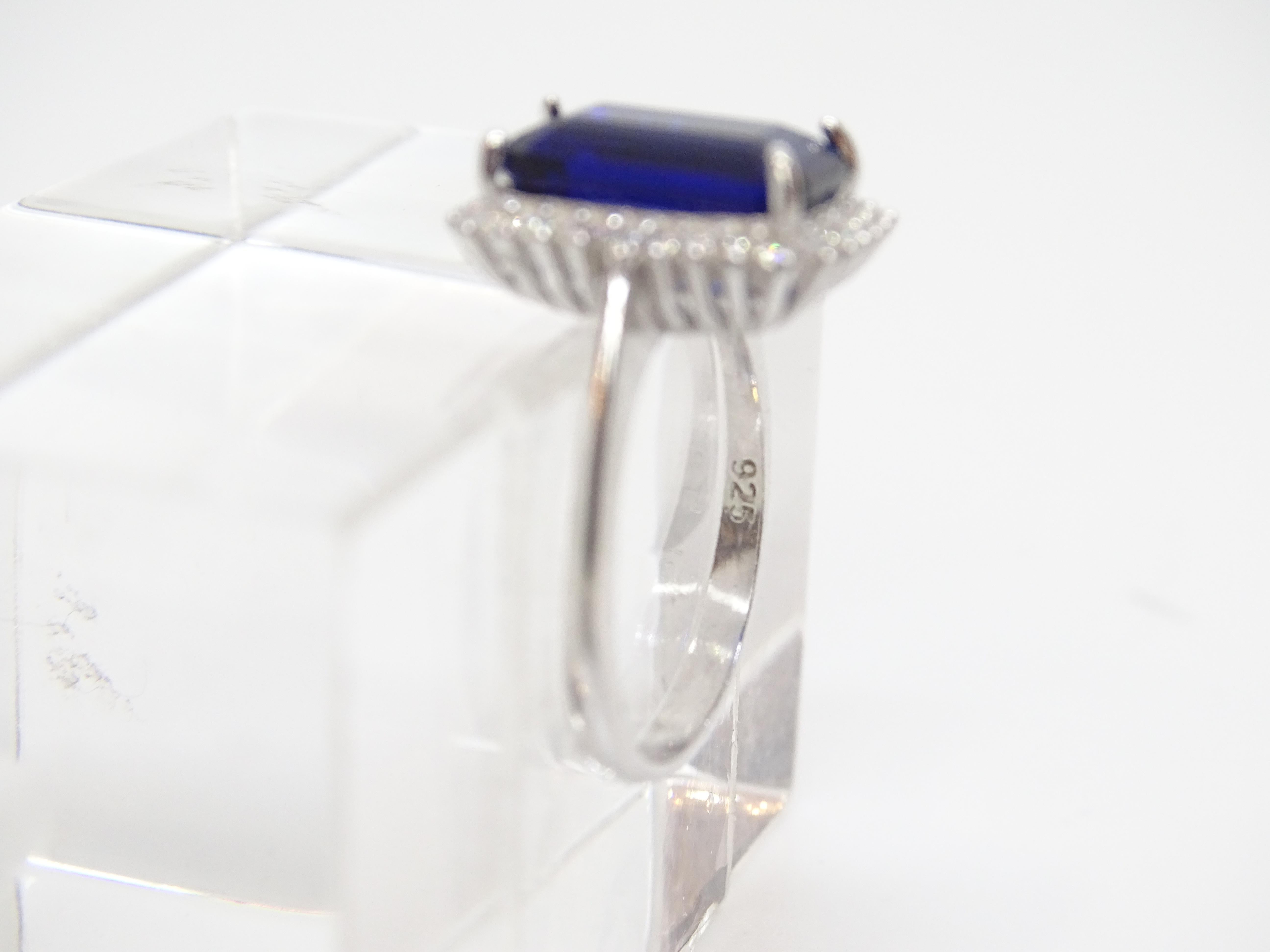 Bague italienne avec racine en saphir taille émeraude, argent sterling 925 et zircons en vente 9