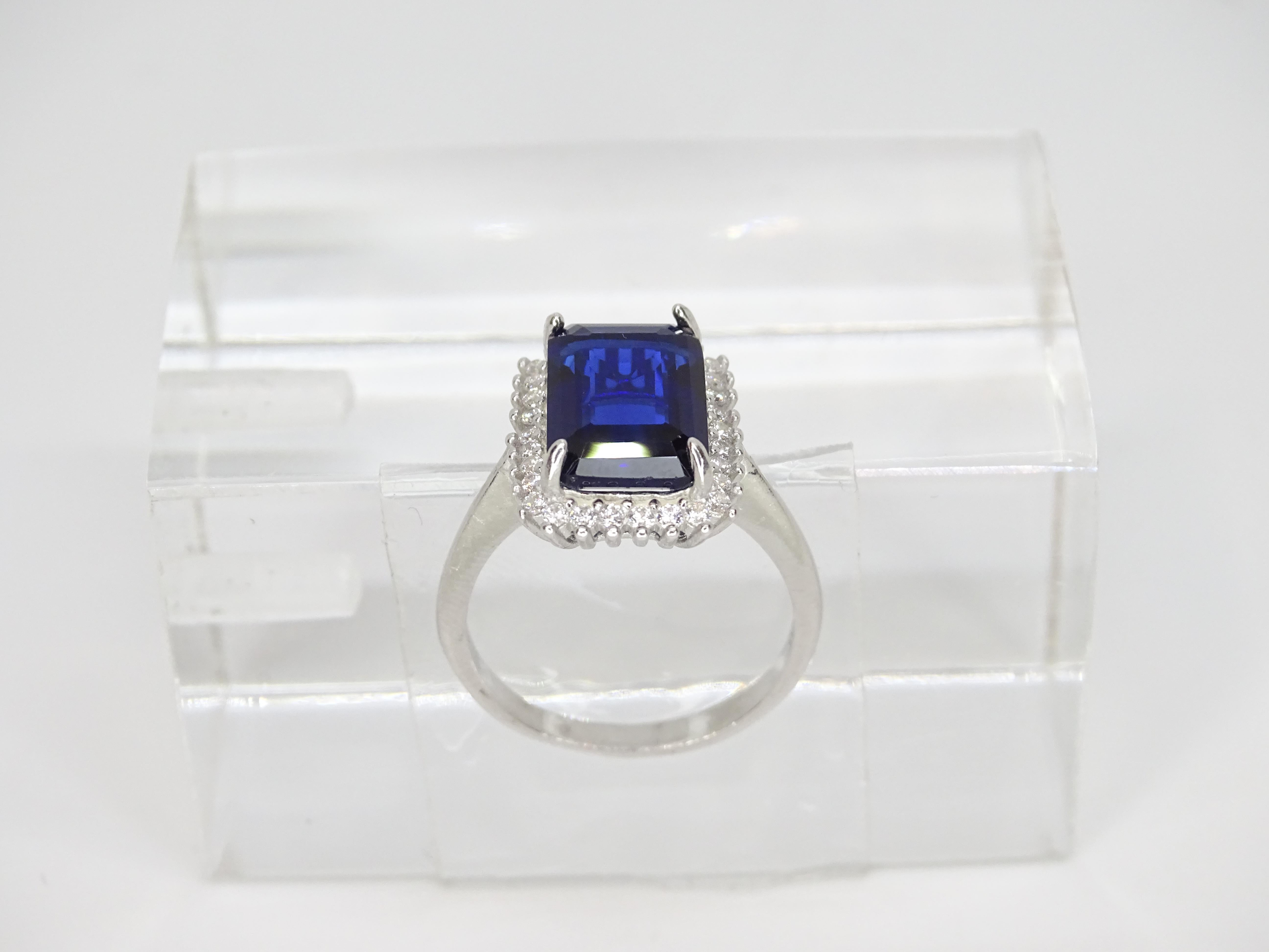 Bague italienne avec racine en saphir taille émeraude, argent sterling 925 et zircons en vente 2