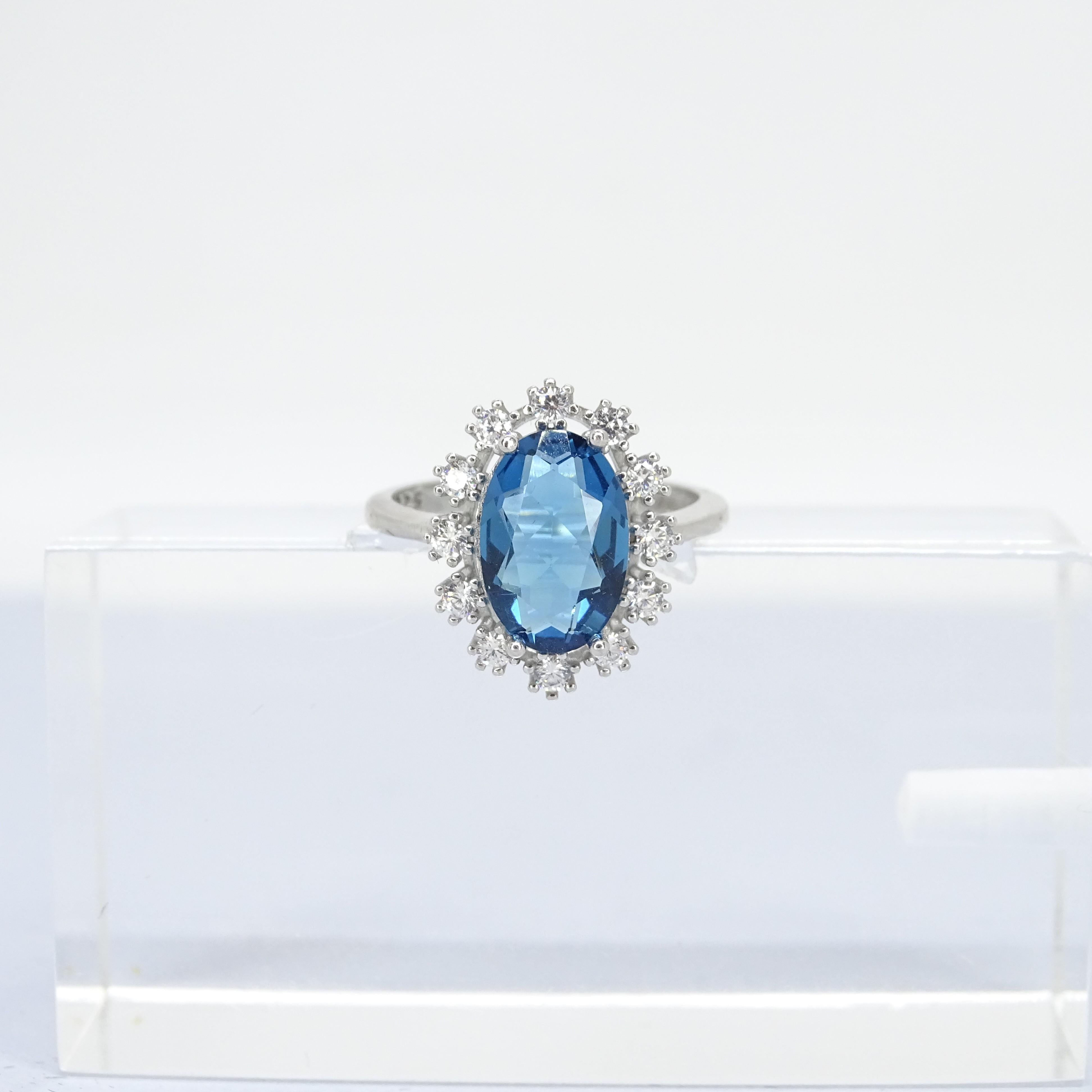 Italian Ring with sapphire root, 925 sterling silver and zircons In Excellent Condition For Sale In VALLADOLID, ES