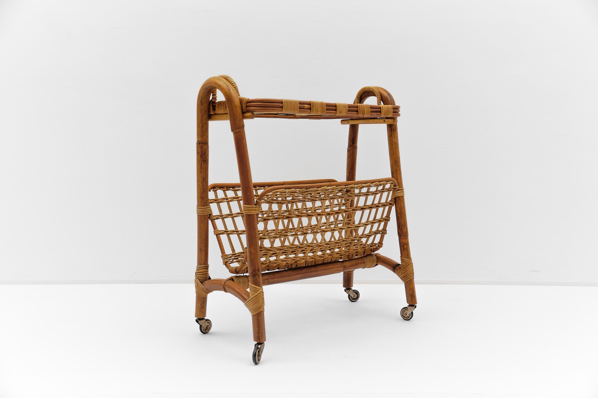 Mid-Century Modern Chariot de service en bambou et rotin de la Riviera italienne, années 1950 en vente