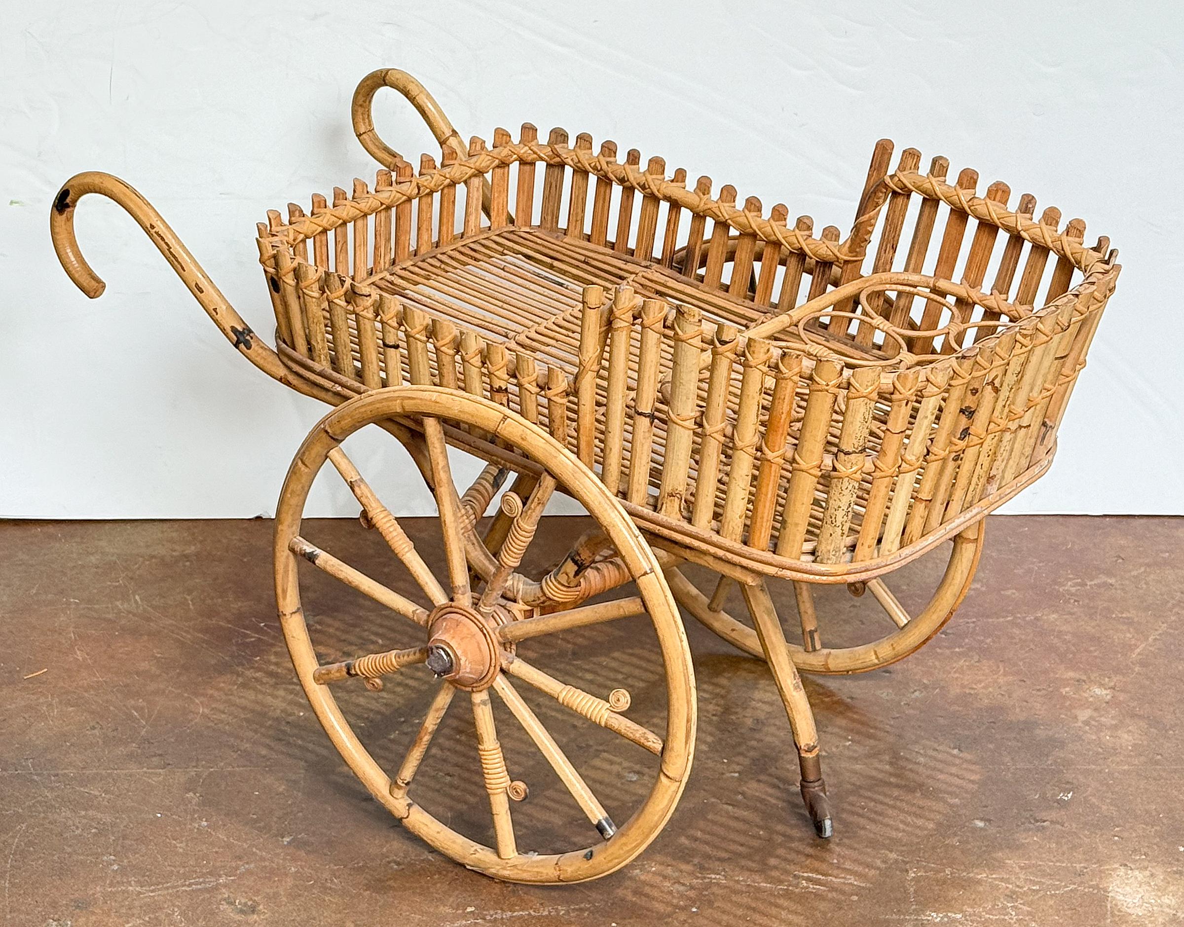 A fine Italian Riviera-style handcrafted rattan and bamboo bar cart or drinks trolley from the Mid Century period.

Featuring a basket compartment frame top of curved bamboo, rattan, and woven wicker, over a bottom tier with two large decorative