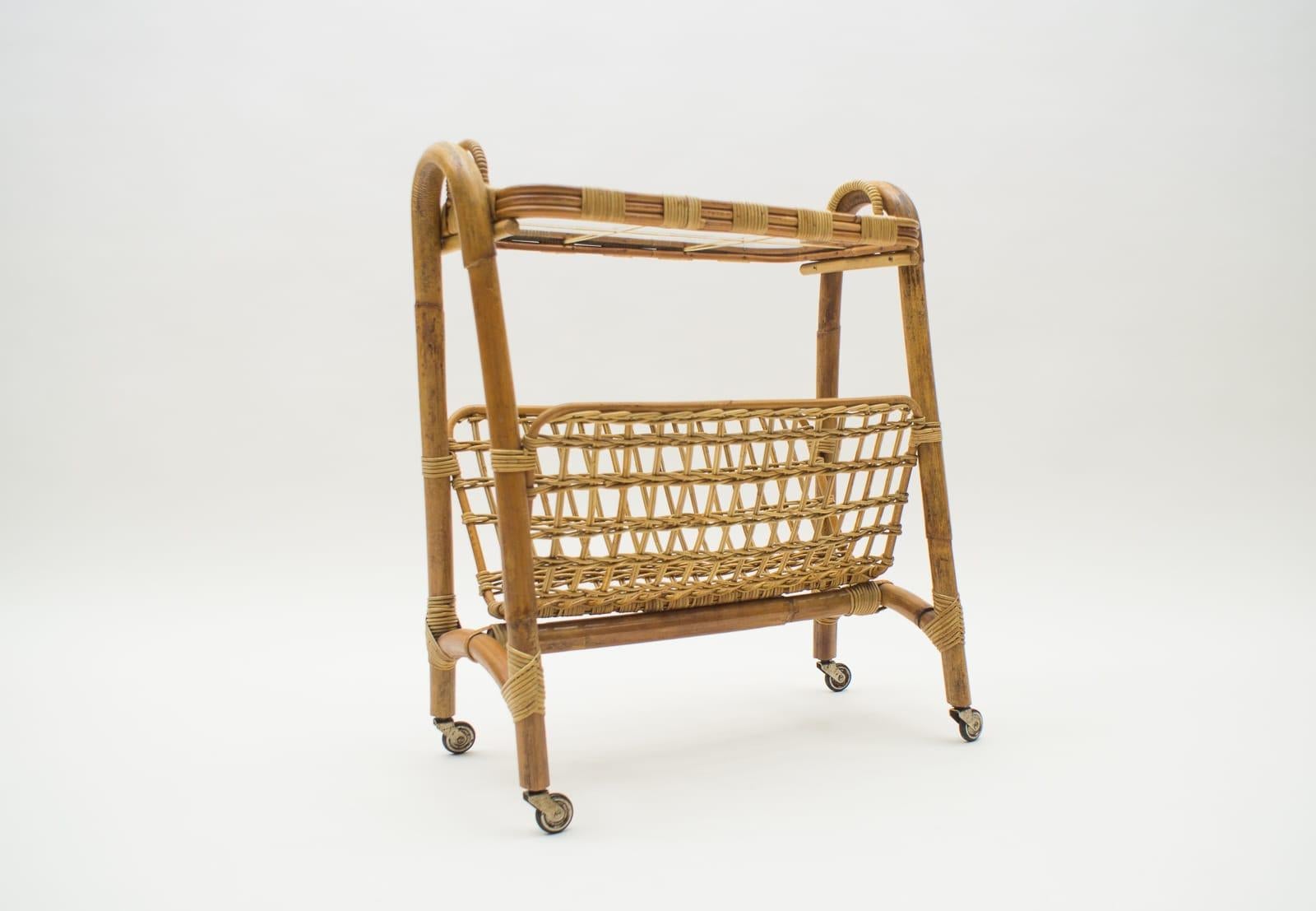 A highly decorative bamboo, rattan and glass serving trolley or bar cart, 1950s. 

Removable serving tray.

Very good vintage condition with patina and sins of usage.
