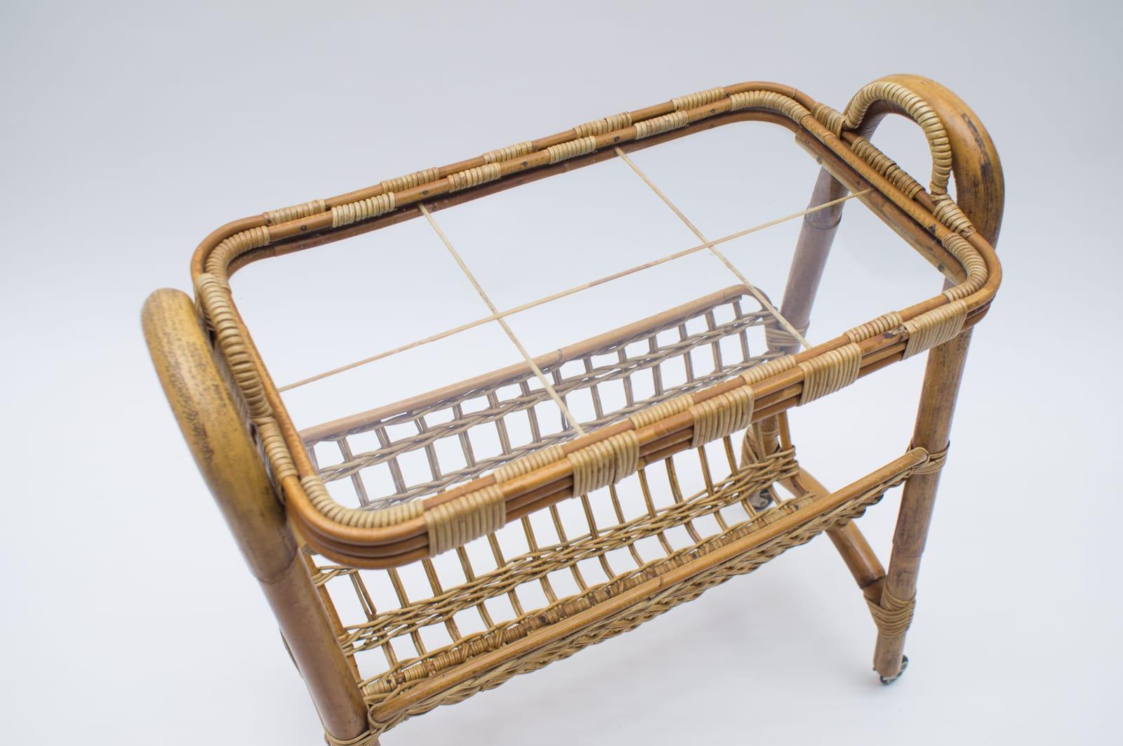 Mid-Century Modern Italian Riviera Bamboo and Rattan Bar Cart Serving Trolley For Sale