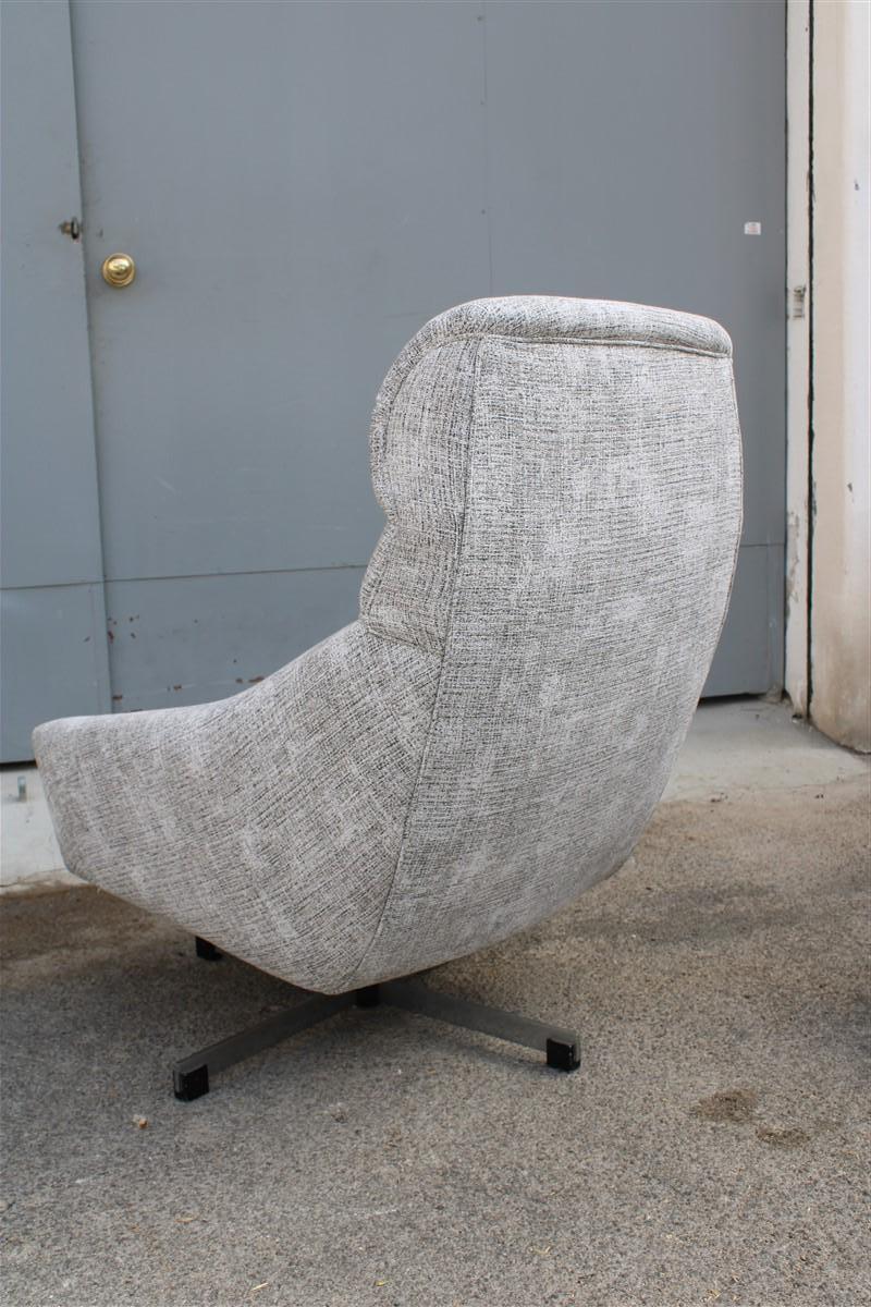 Italian rocking and swivel armchair from 1970 in fabric and metal For Sale 3