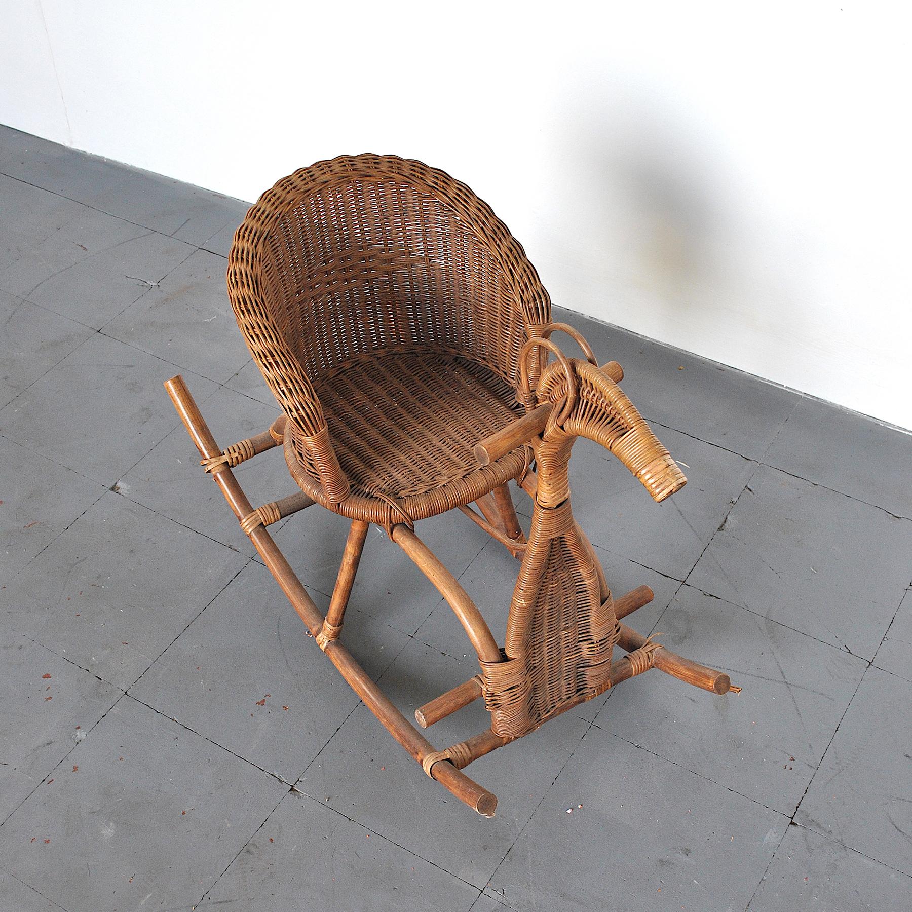 Italian Rocking Chair in Rattan In Good Condition For Sale In bari, IT