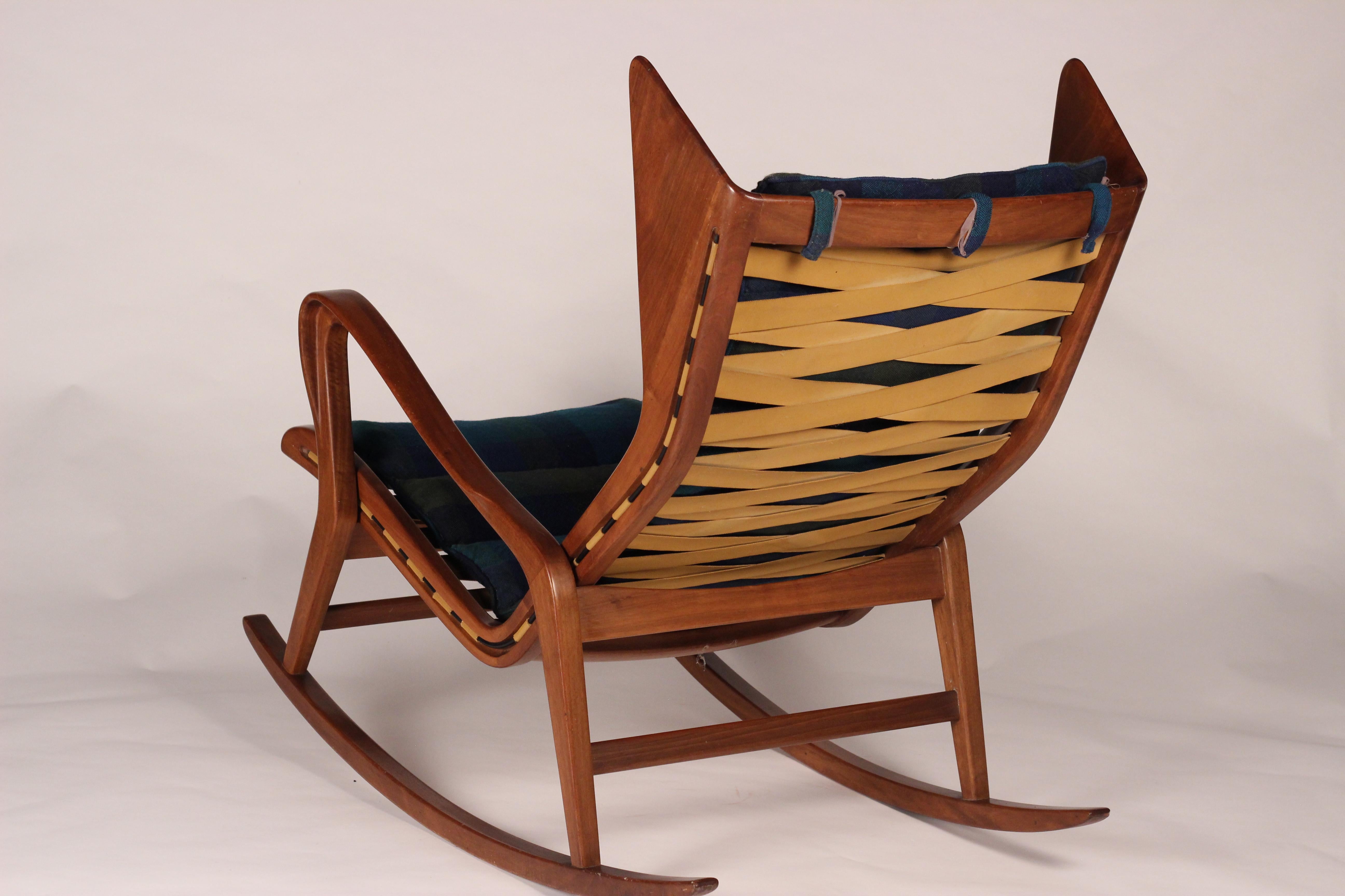 Italian Rocking Chair Model 572 By Cassina In Good Condition For Sale In London, GB