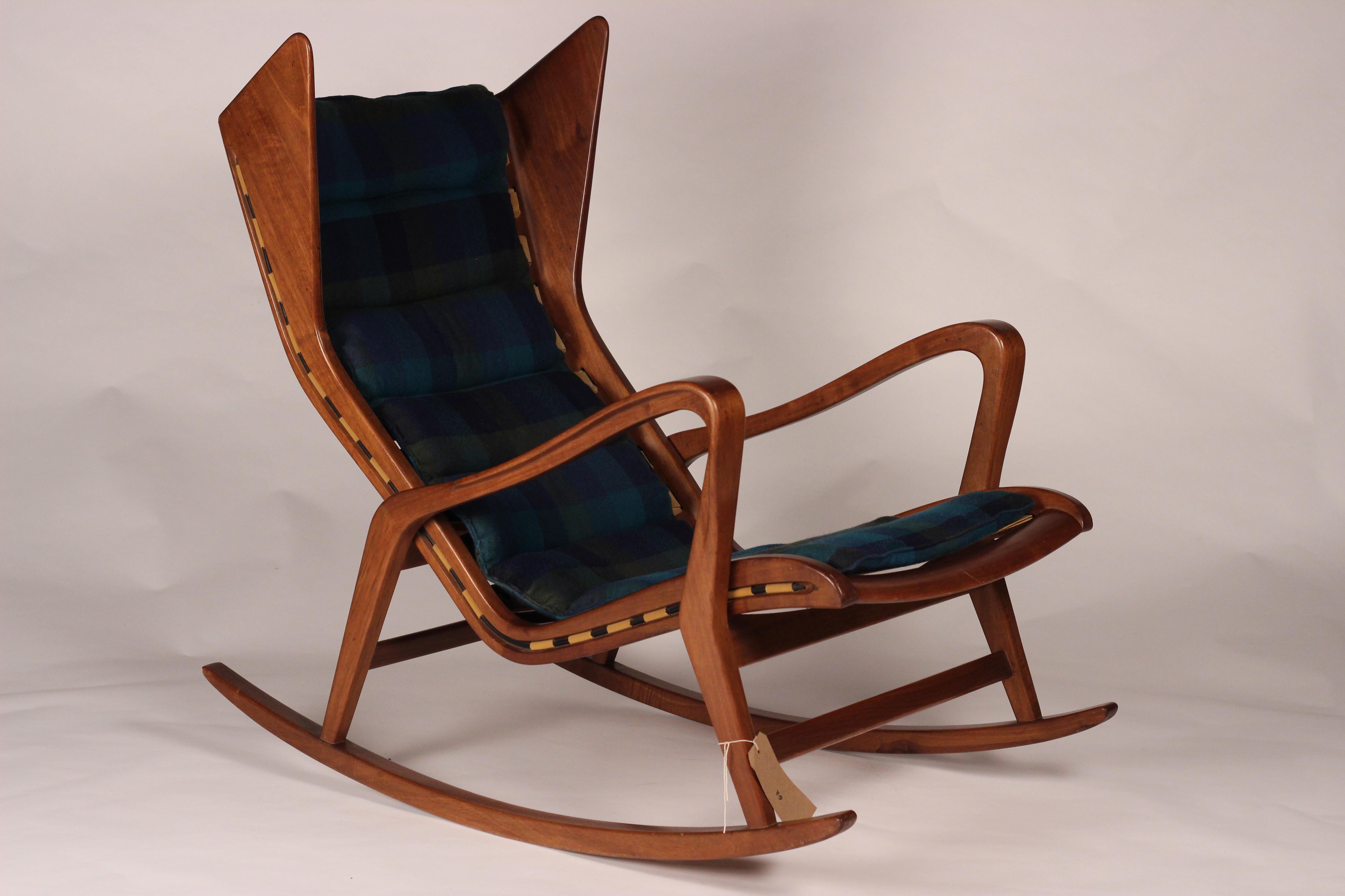 Mid-20th Century Italian Rocking Chair Model 572 By Cassina