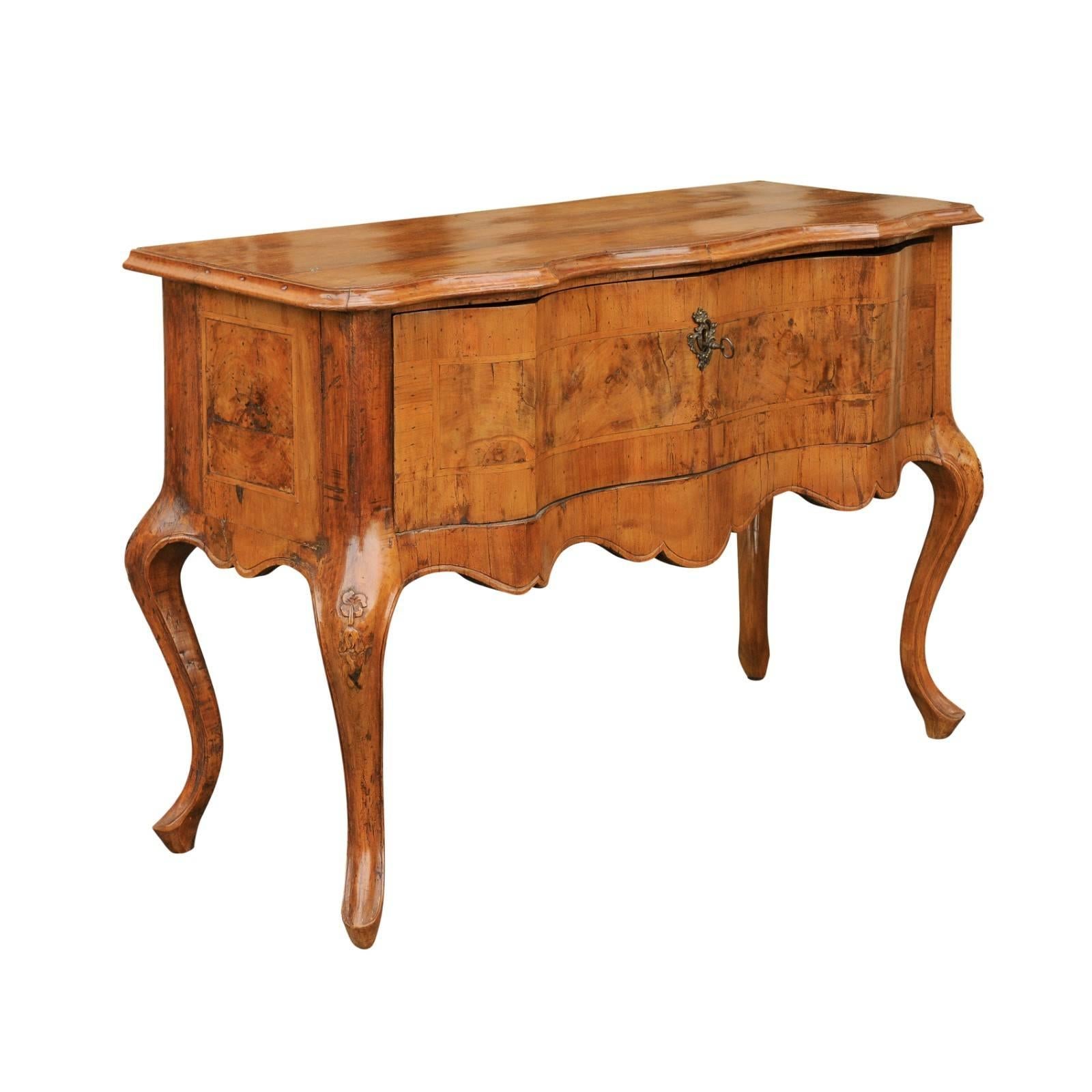 Italian Rococo 1820s Walnut Commode with Serpentine Front and Single Drawer