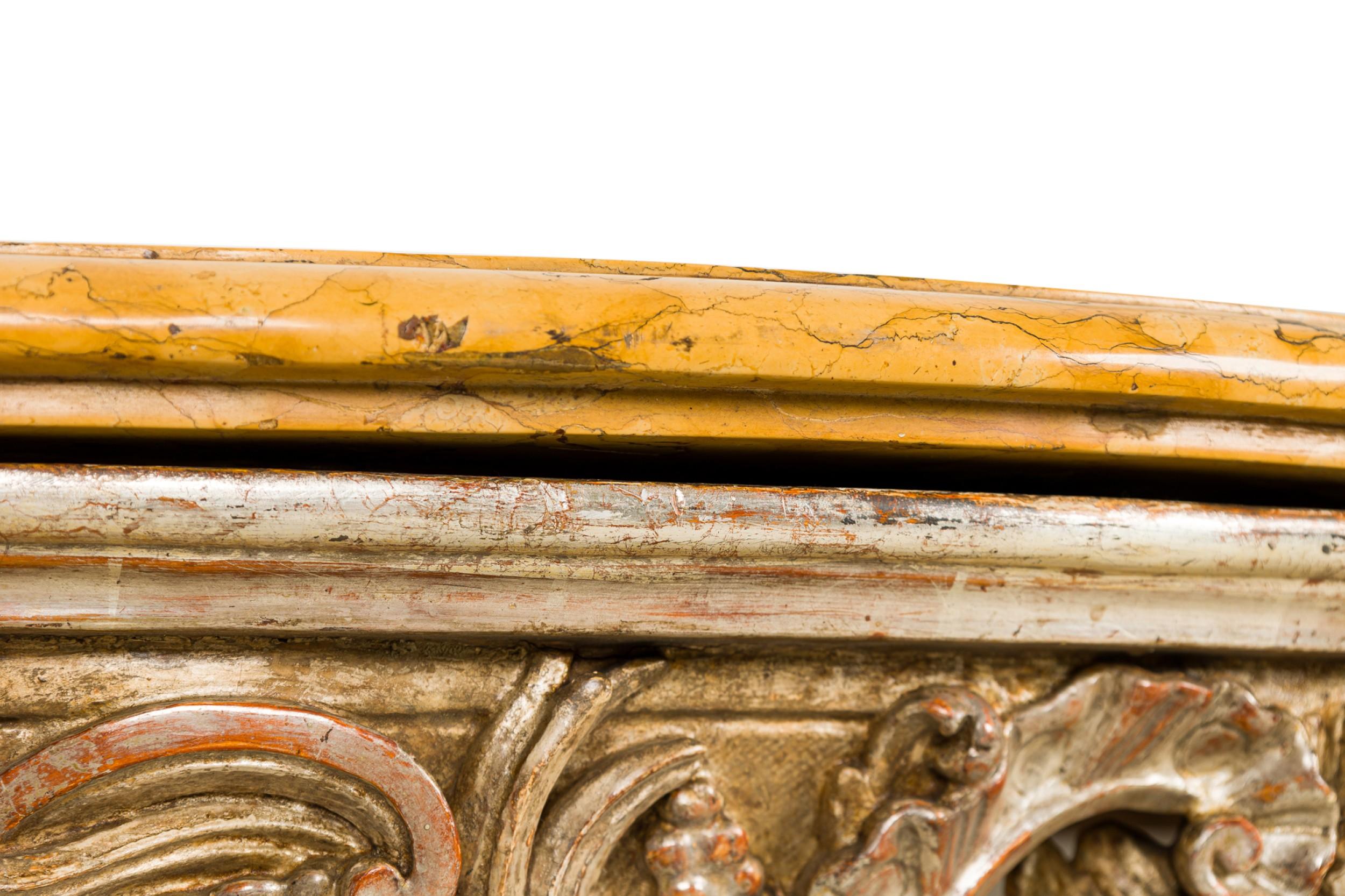 Console rococo italienne du 18ème siècle en argent doré et marbre en vente 5