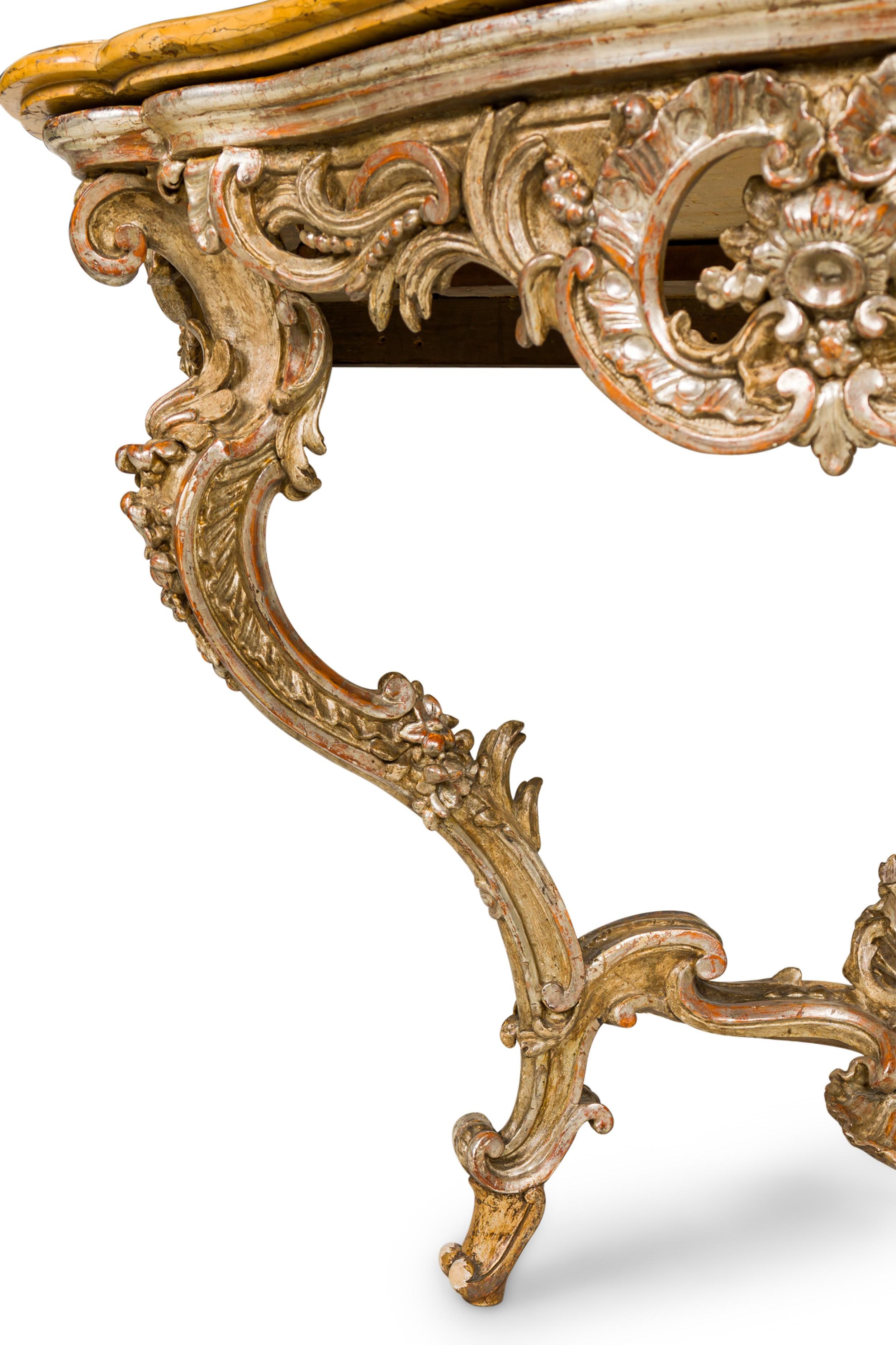 Console rococo italienne du 18ème siècle en argent doré et marbre en vente 1