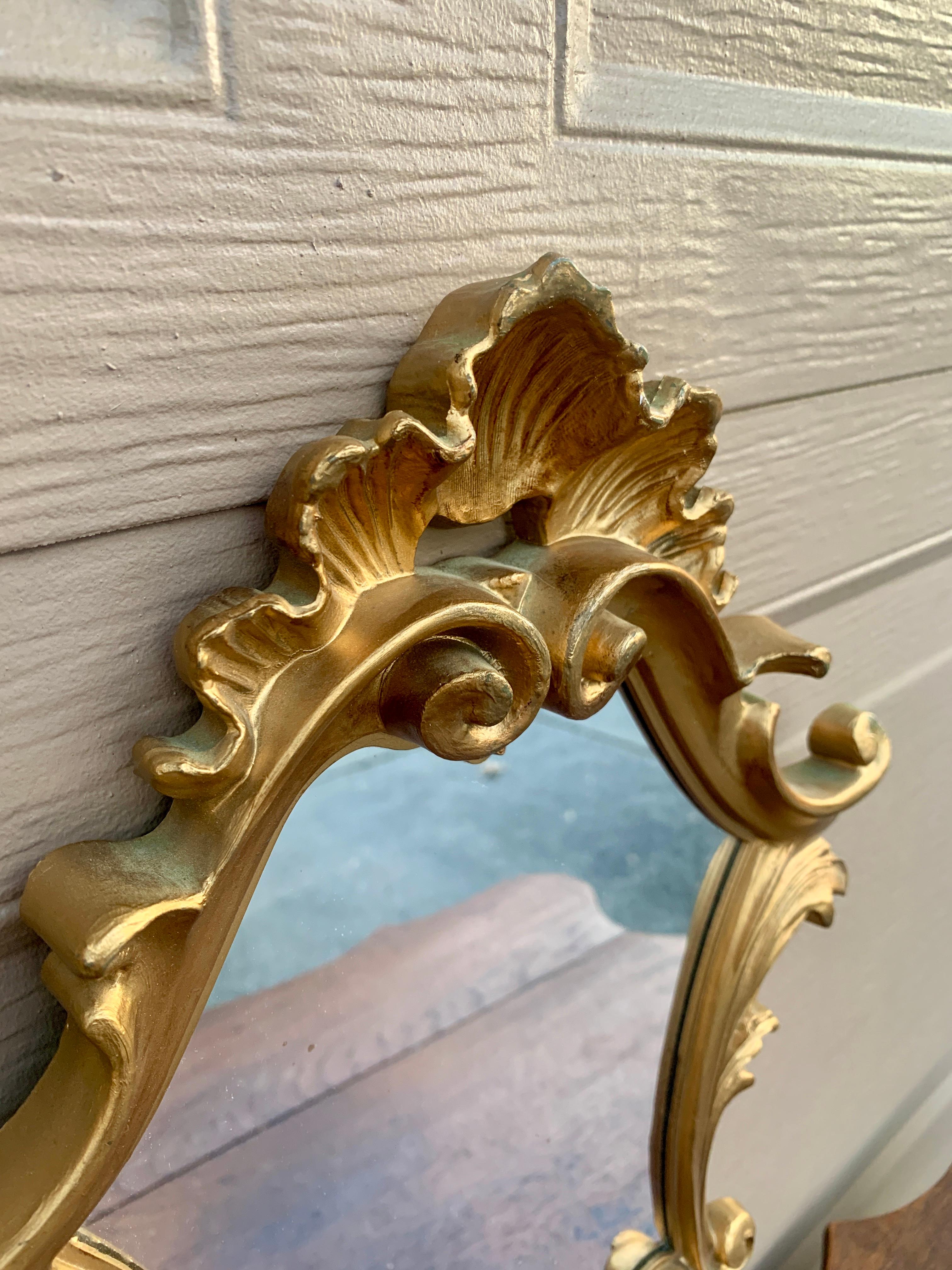 Miroir mural italien rococo baroque en bois doré en vente 4