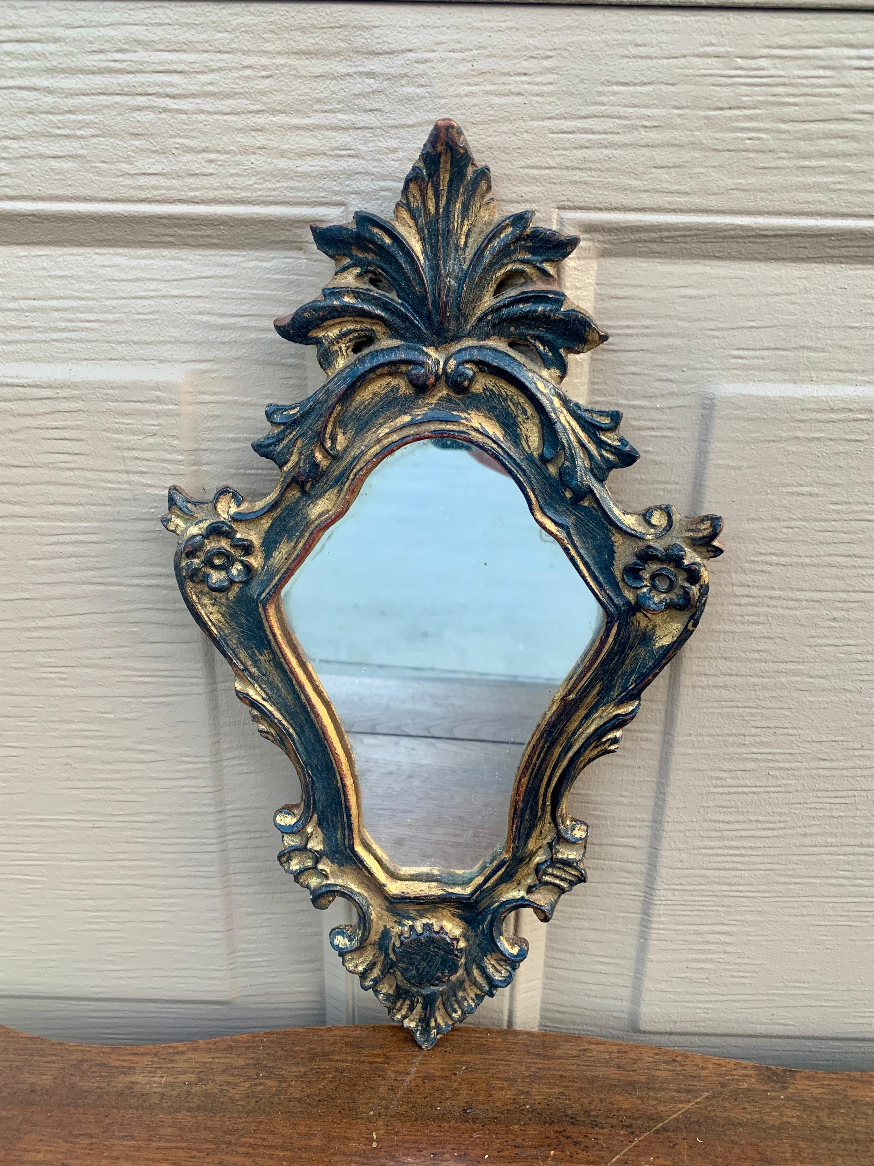 A gorgeous Rococo Baroque style gilt wood framed wall mirror

Italy, Mid-20th Century

Measures: 7.5