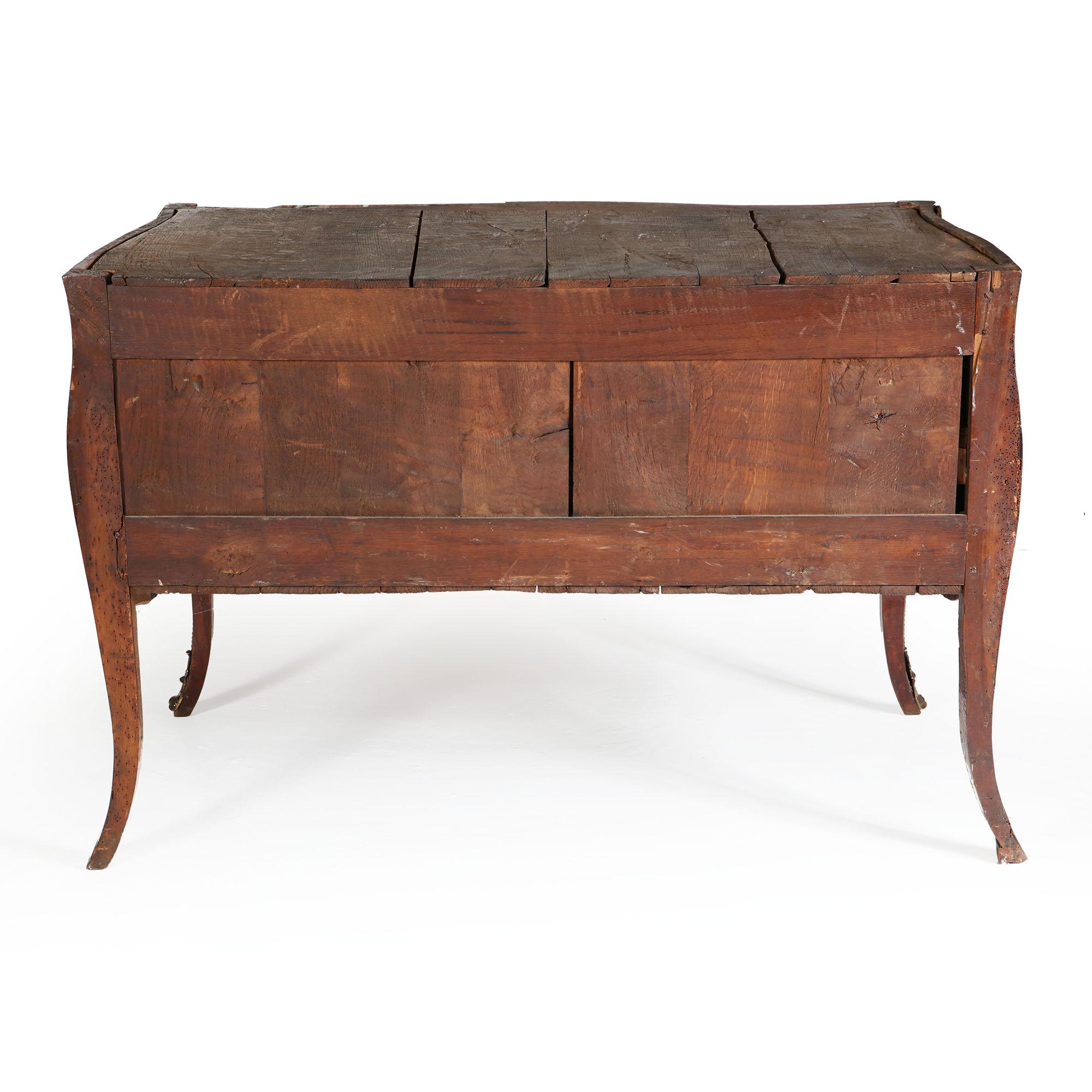 Stunning mid 18th century Dutch Rococo Bombe Commode with quality padouk, tulipwood, laburnum and Kingwood parquetry with shaped exceptional original antique marble.

Netherlands, circa 1750

Approximate dimensions
Height 88cm 34 1/2ins
Width 131cm