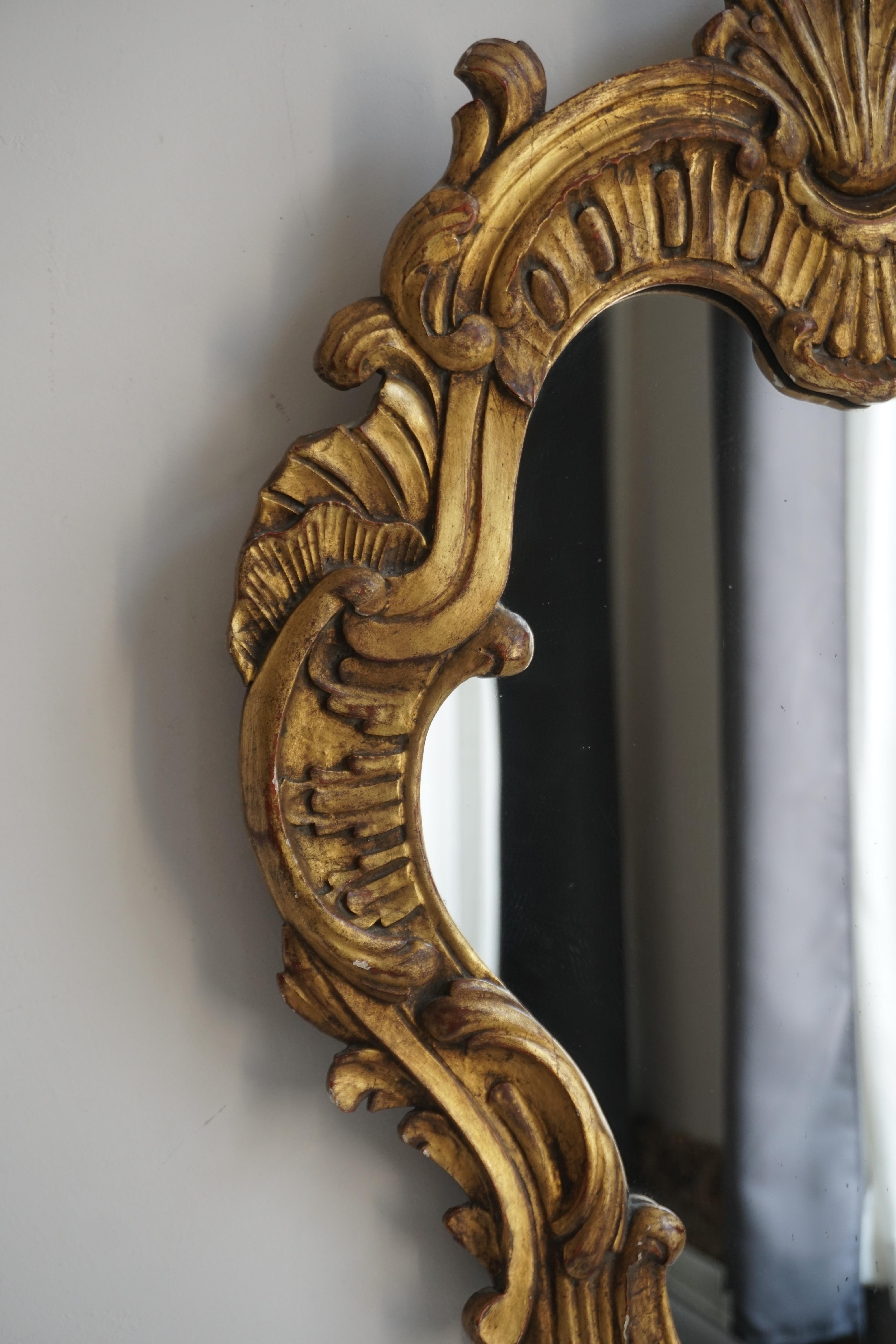 Italian Rococo Carved Giltwood Mirror In Good Condition For Sale In Antwerp, BE