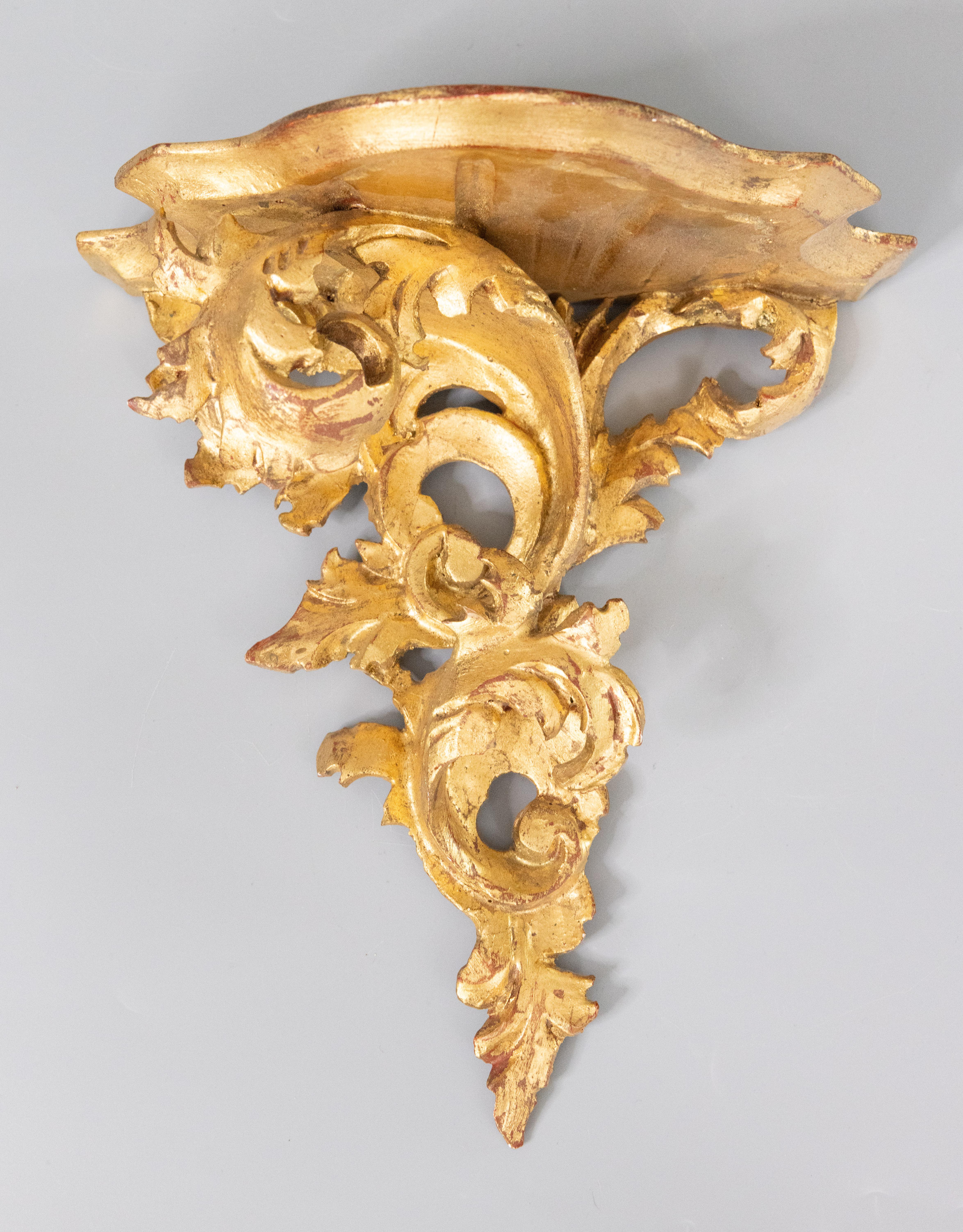 Italienisches Wandregal aus geschnitztem Giltwood im Rokokostil, um 1950 im Angebot 3