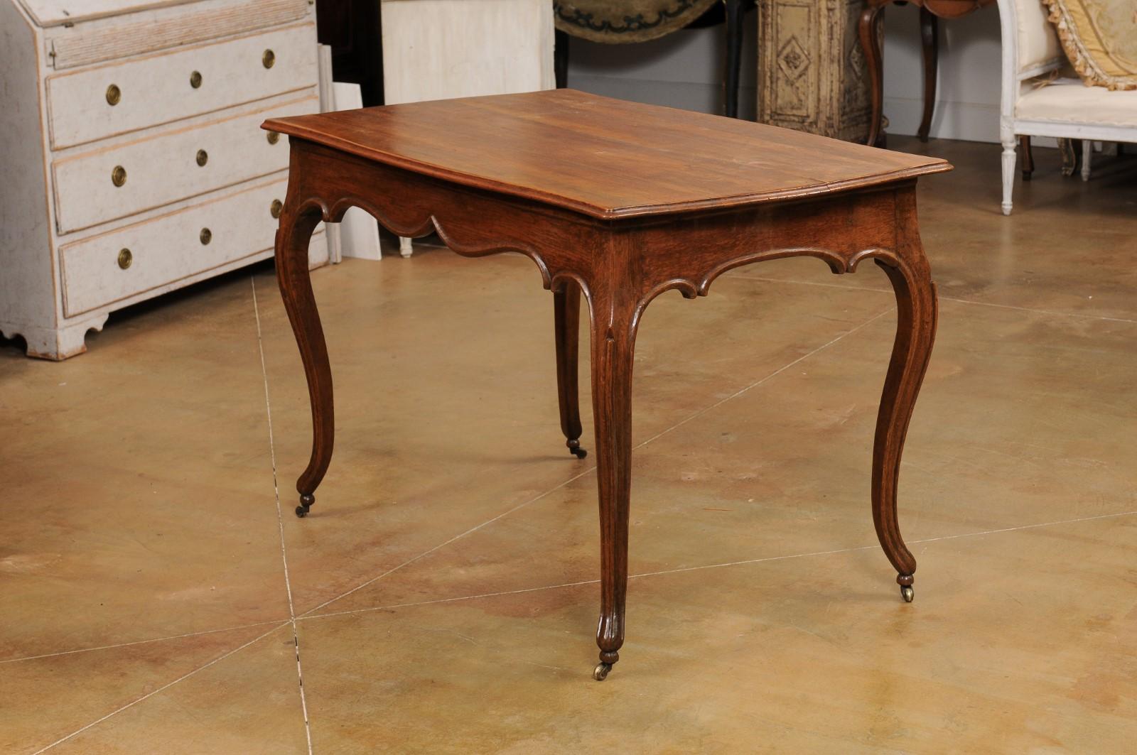 Italian Rococo Early 19th Century Oak Table with Carved Apron and Cabriole Legs For Sale 2