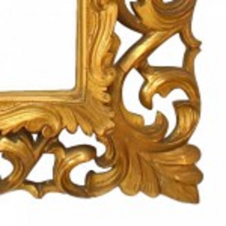 Italiano Specchio da parete in legno dorato italiano in stile rococò fiorentino del XIX secolo in vendita