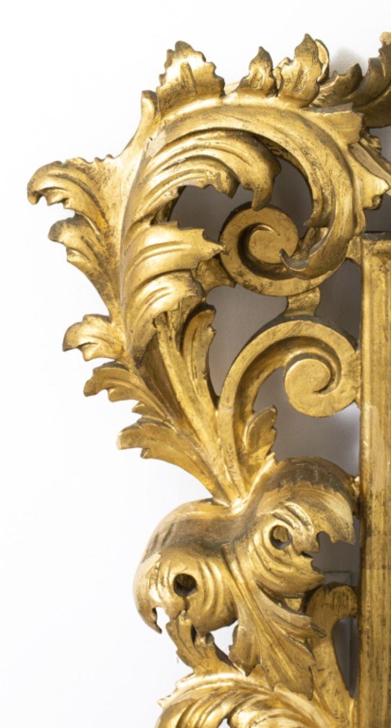 Miroir italien rococo en bois doré État moyen - En vente à Astoria, NY