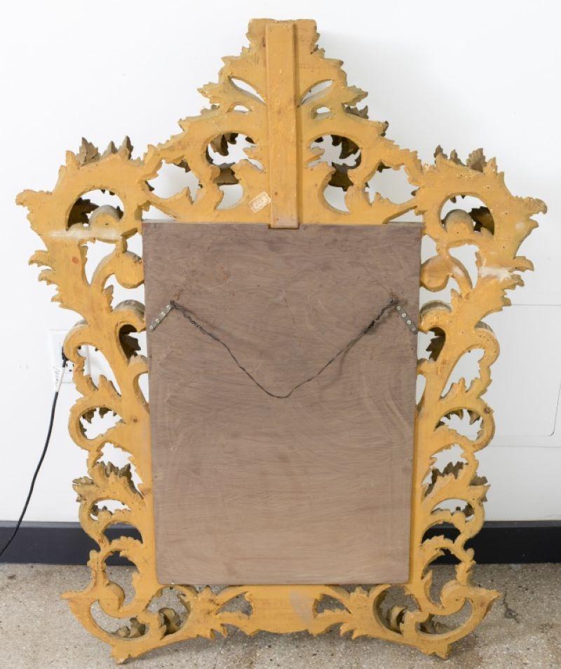 20ième siècle Miroir italien rococo en bois doré en vente