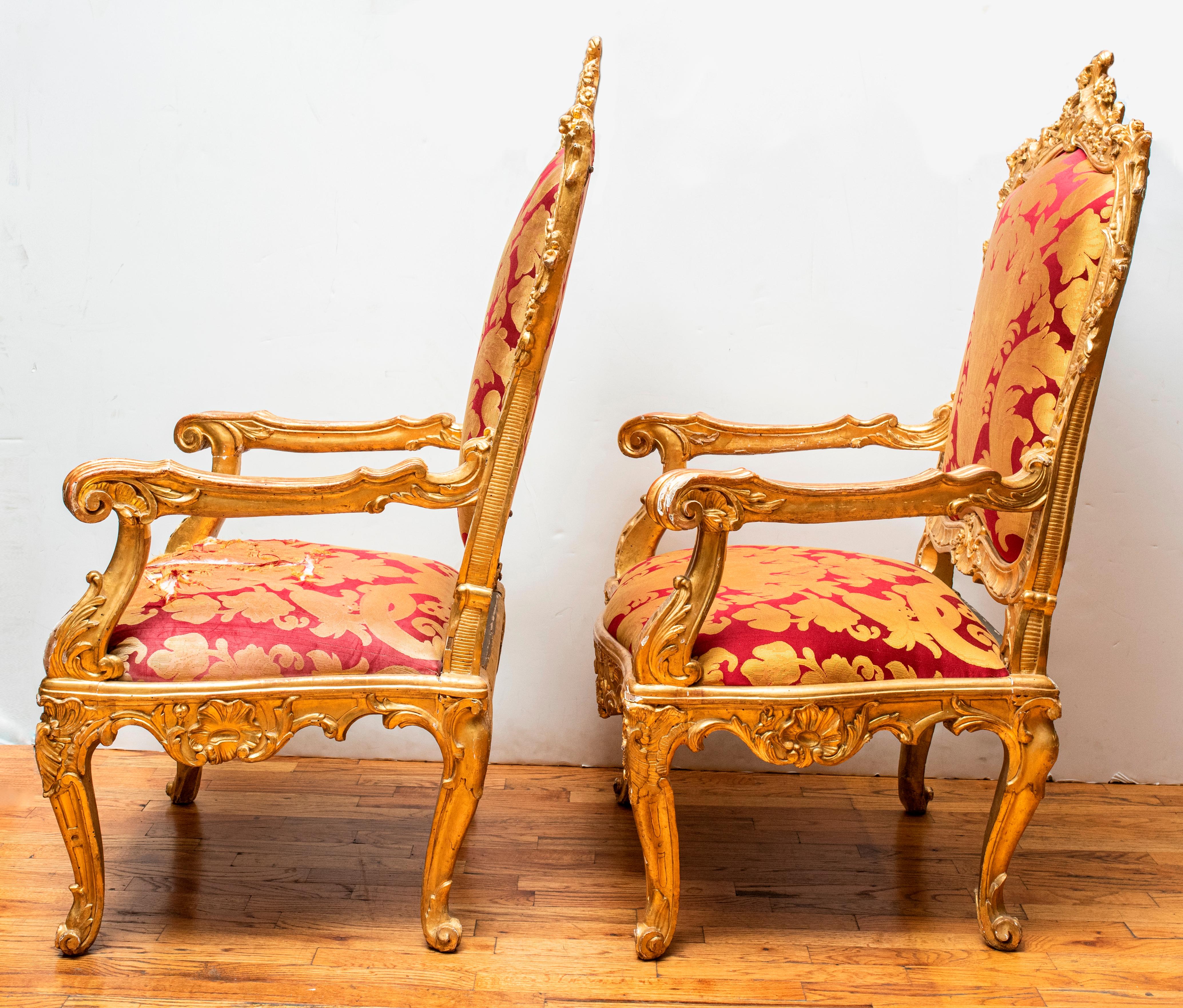 Italian Rococo Giltwood Throne Chairs In Good Condition In New York, NY