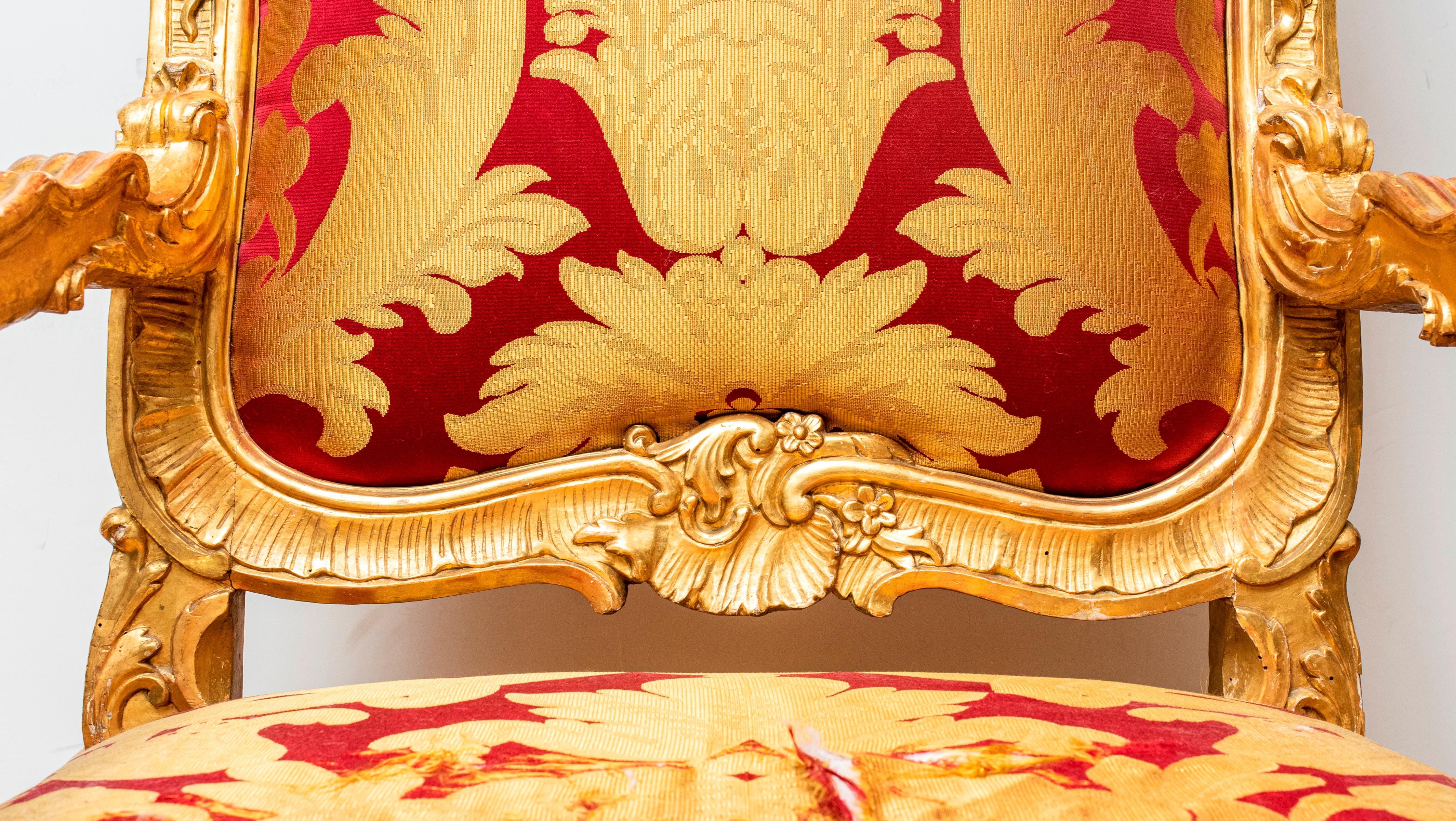 Italian Rococo Giltwood Throne Chairs 1