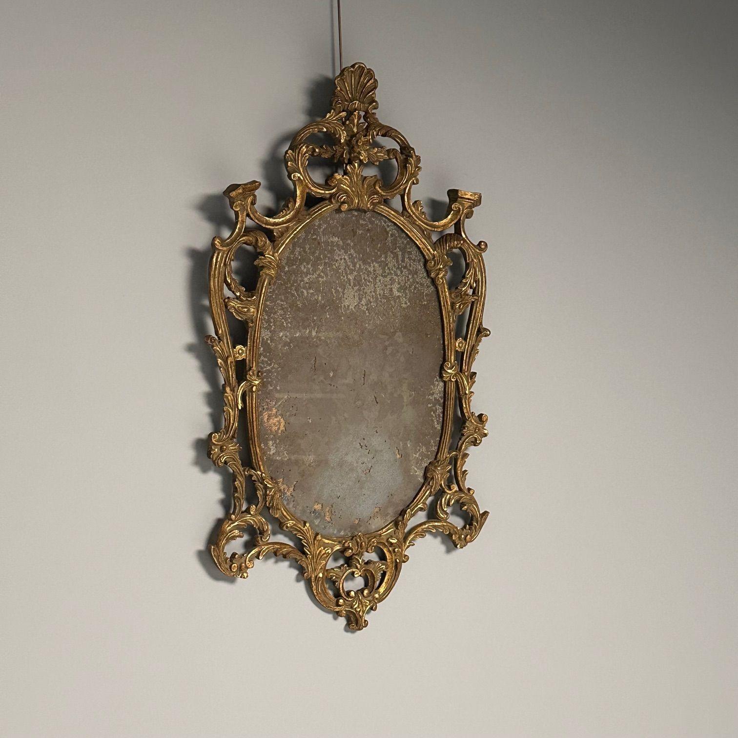 Specchio da parete o da console in legno dorato rococò italiano, con segni di invecchiamento In condizioni buone in vendita a Manhasset, NY