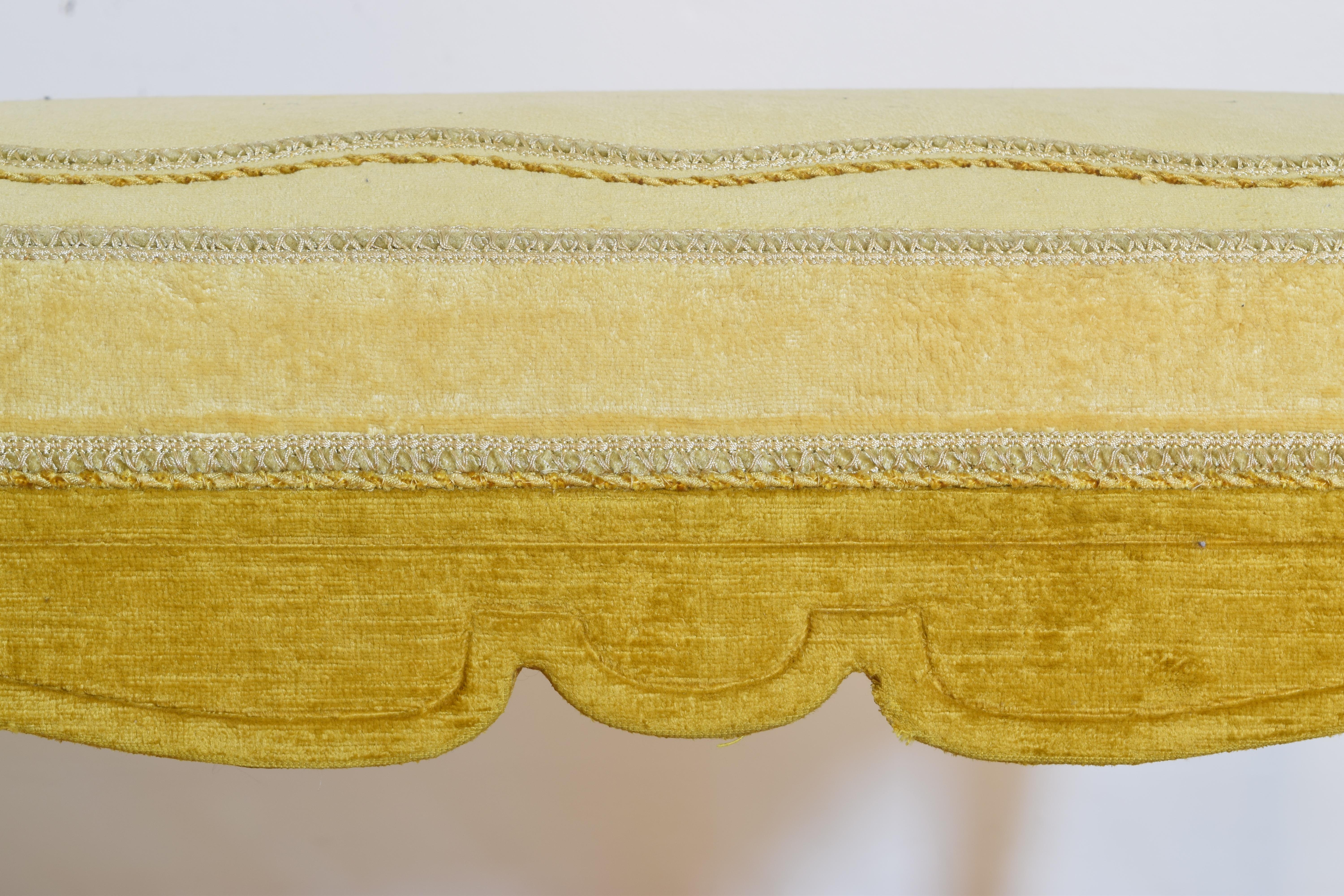 Italian Rococo Inspired Velvet Upholstered Bench, Early 20th Century 1