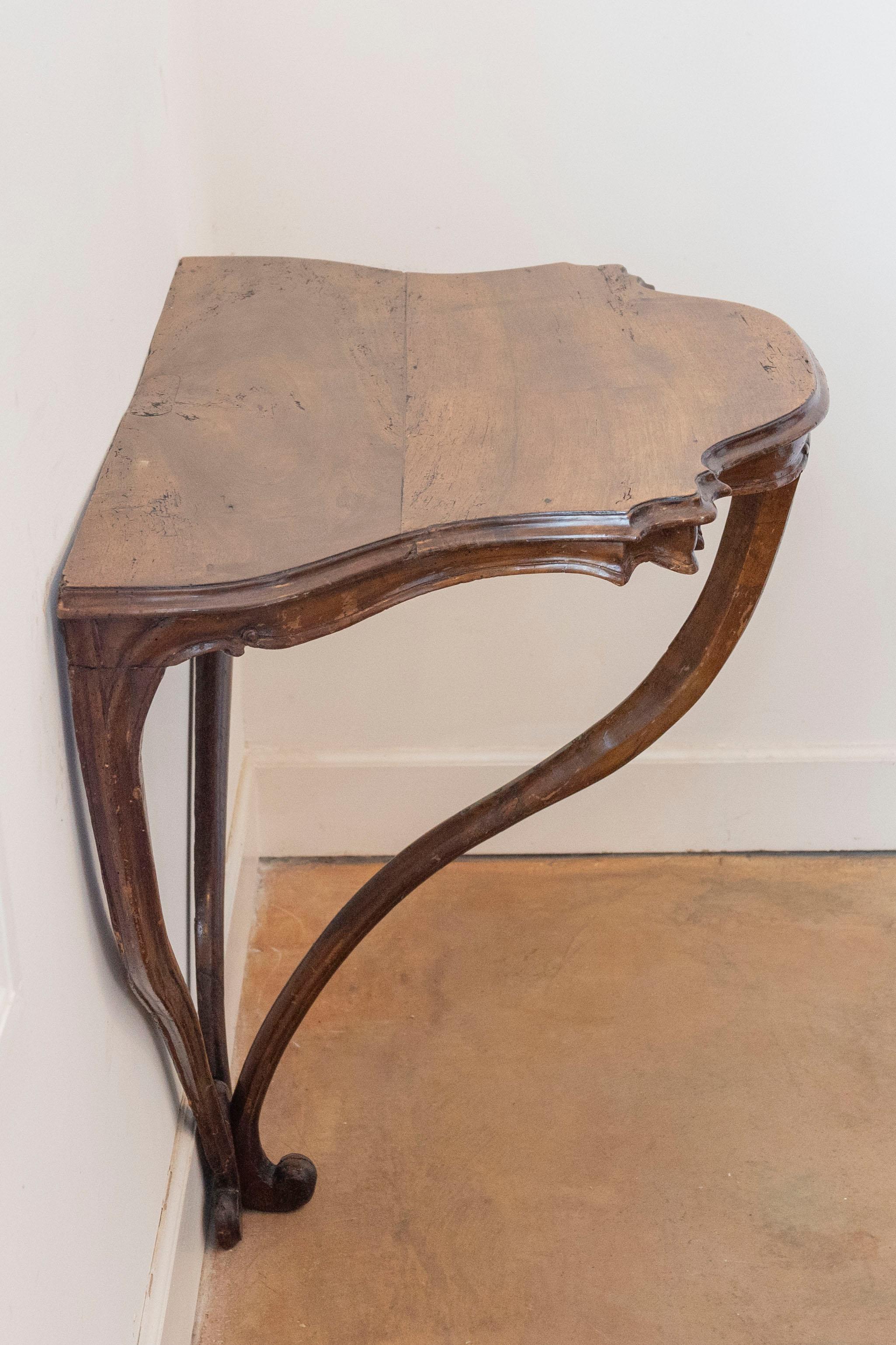 Italian Rococo Late 18th Century Walnut Console Table with Authentic Patina In Good Condition For Sale In Atlanta, GA