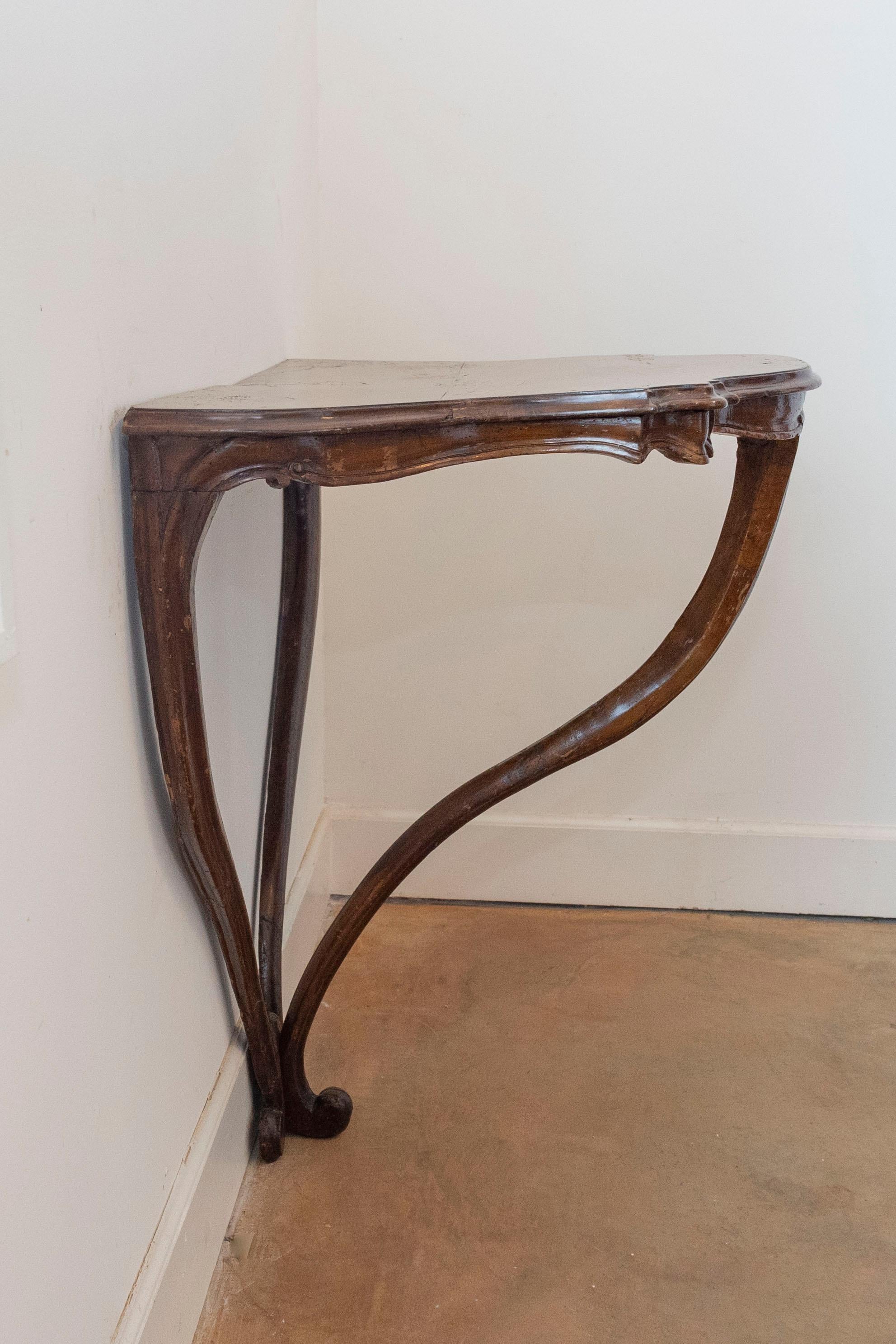 Italian Rococo Late 18th Century Walnut Console Table with Authentic Patina For Sale 1
