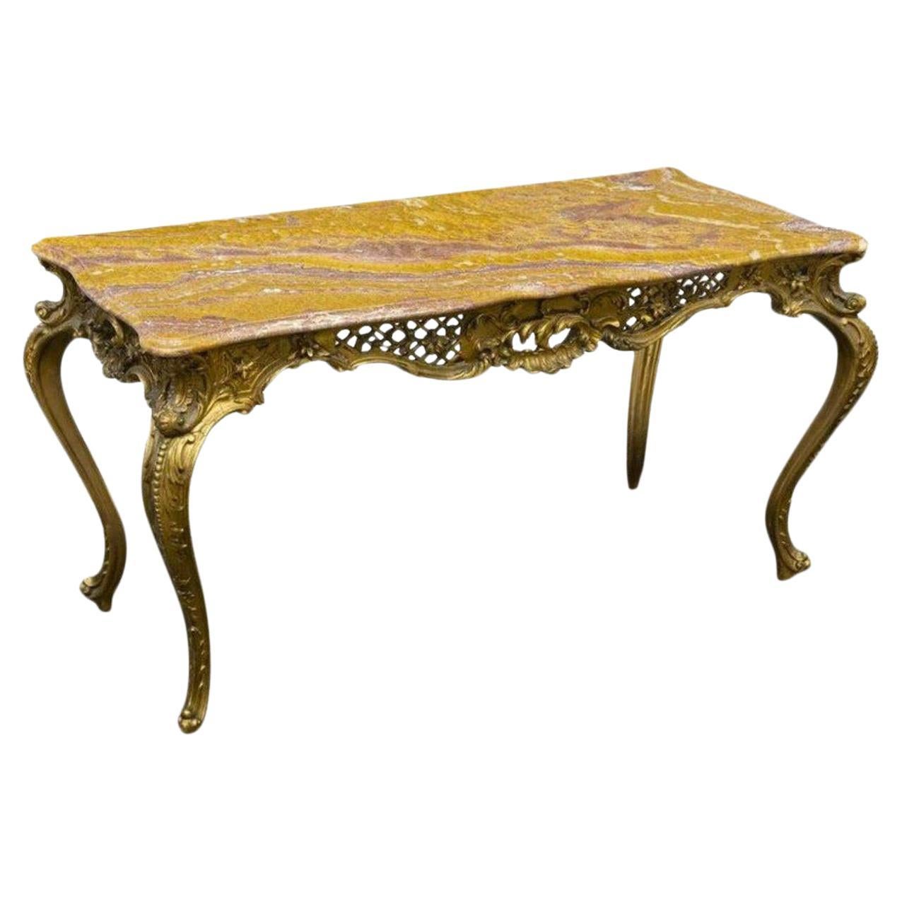 Table basse italienne de style Louis XV en bois doré et onyx en vente