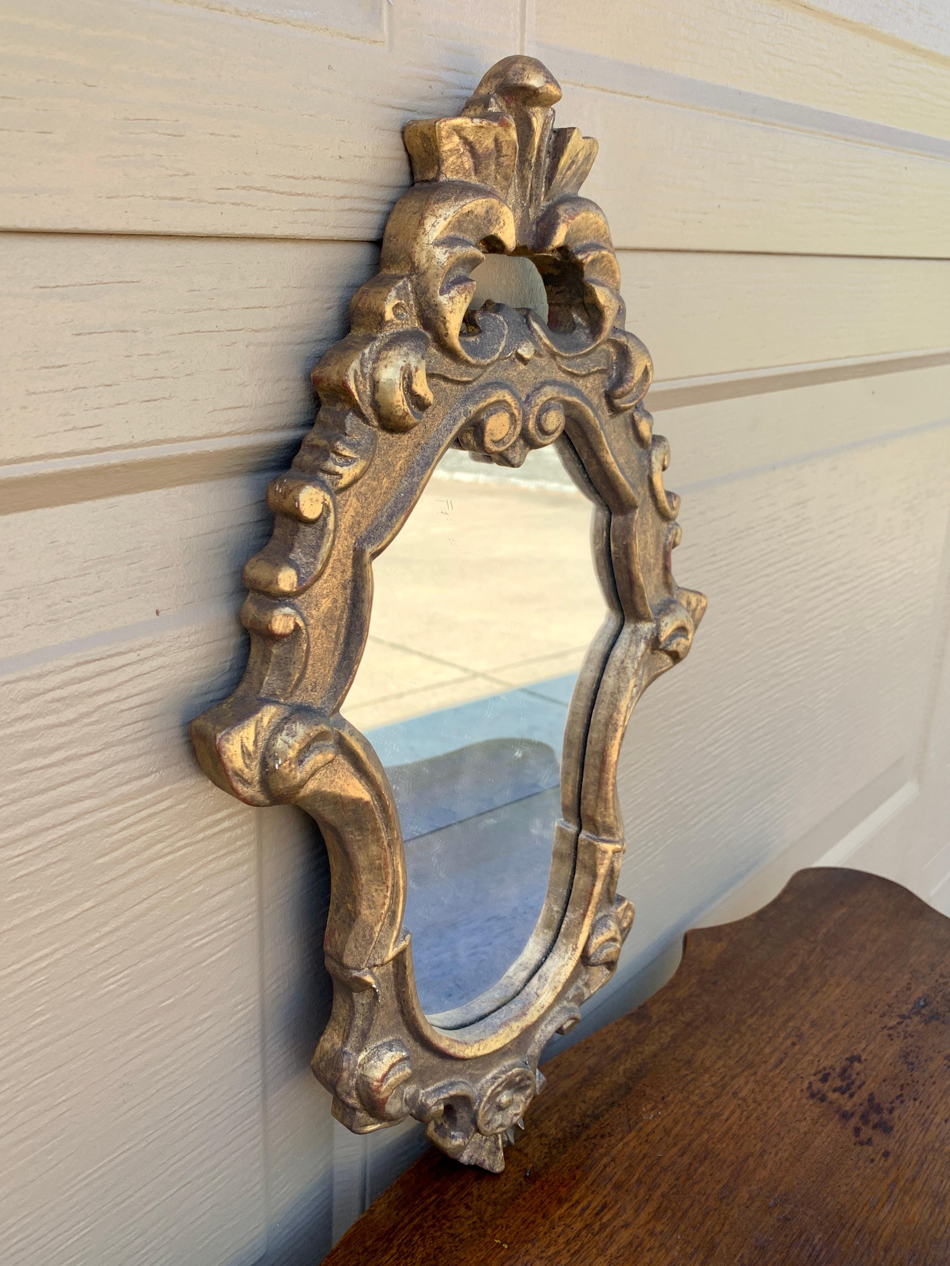 Italiano Specchio da parete italiano rococò neoclassico barocco in legno dorato in vendita