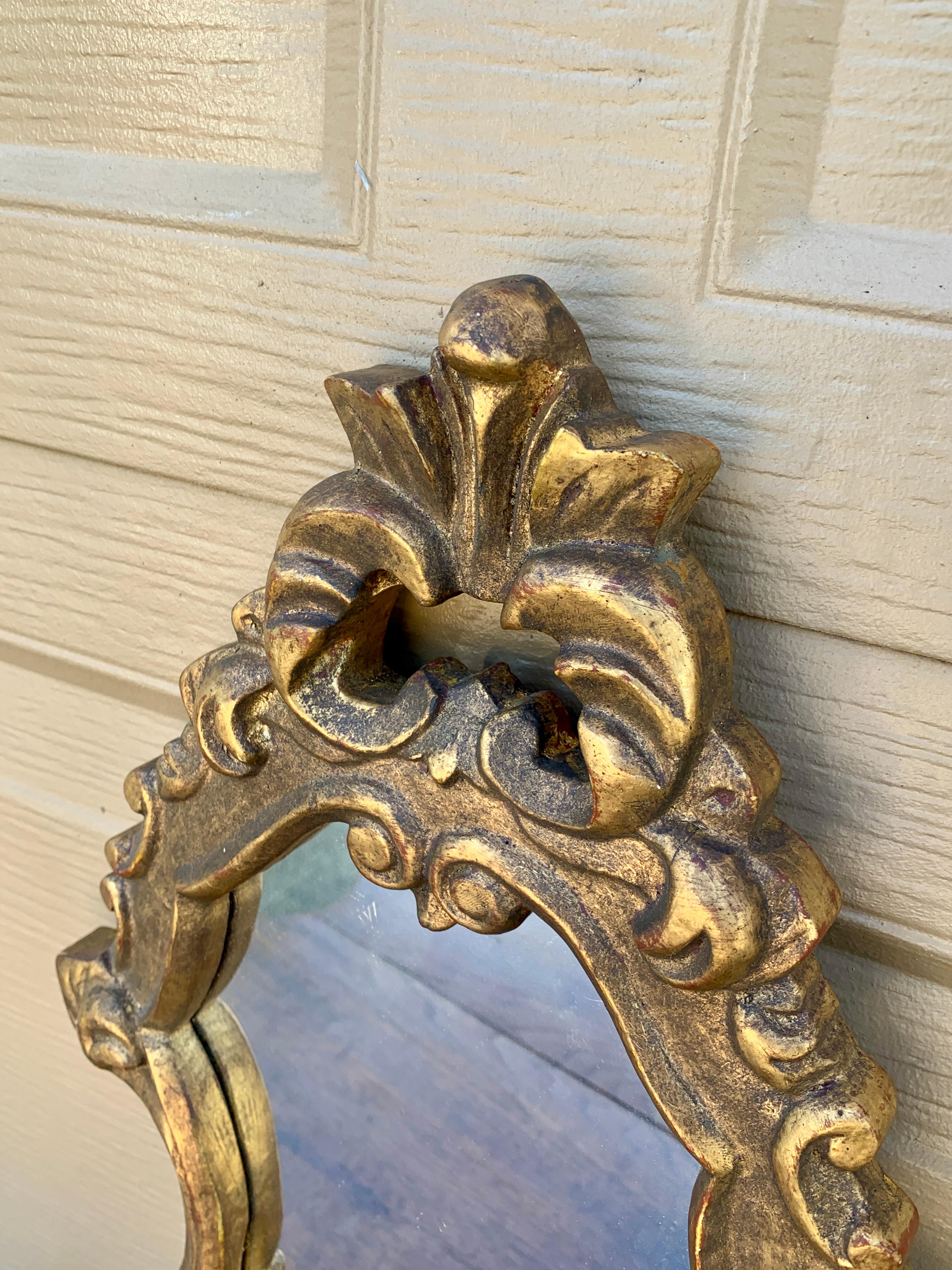 Specchio da parete italiano rococò neoclassico barocco in legno dorato In condizioni buone in vendita a Elkhart, IN