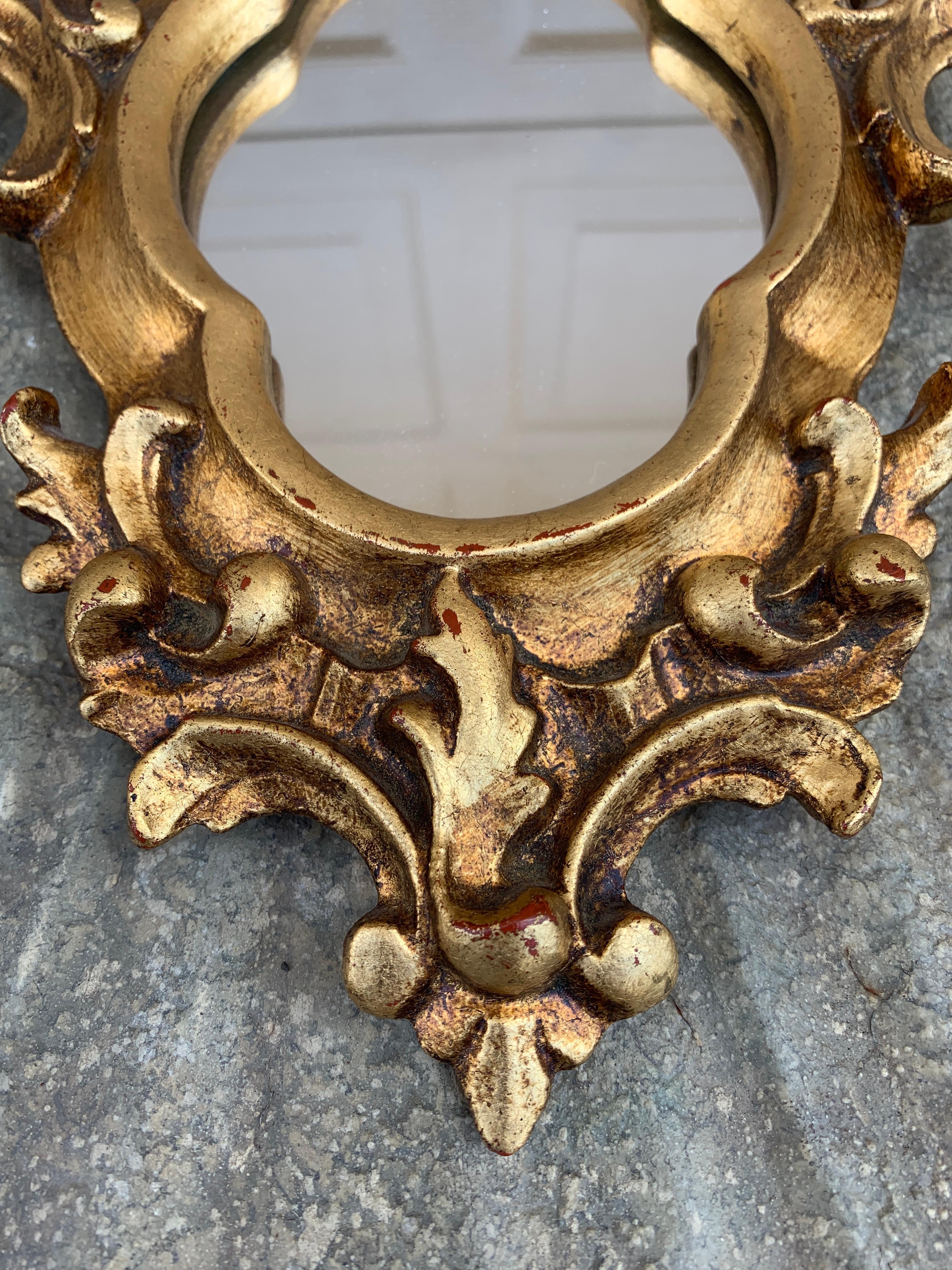 Specchio da parete italiano rococò neoclassico barocco in legno dorato In condizioni buone in vendita a Elkhart, IN
