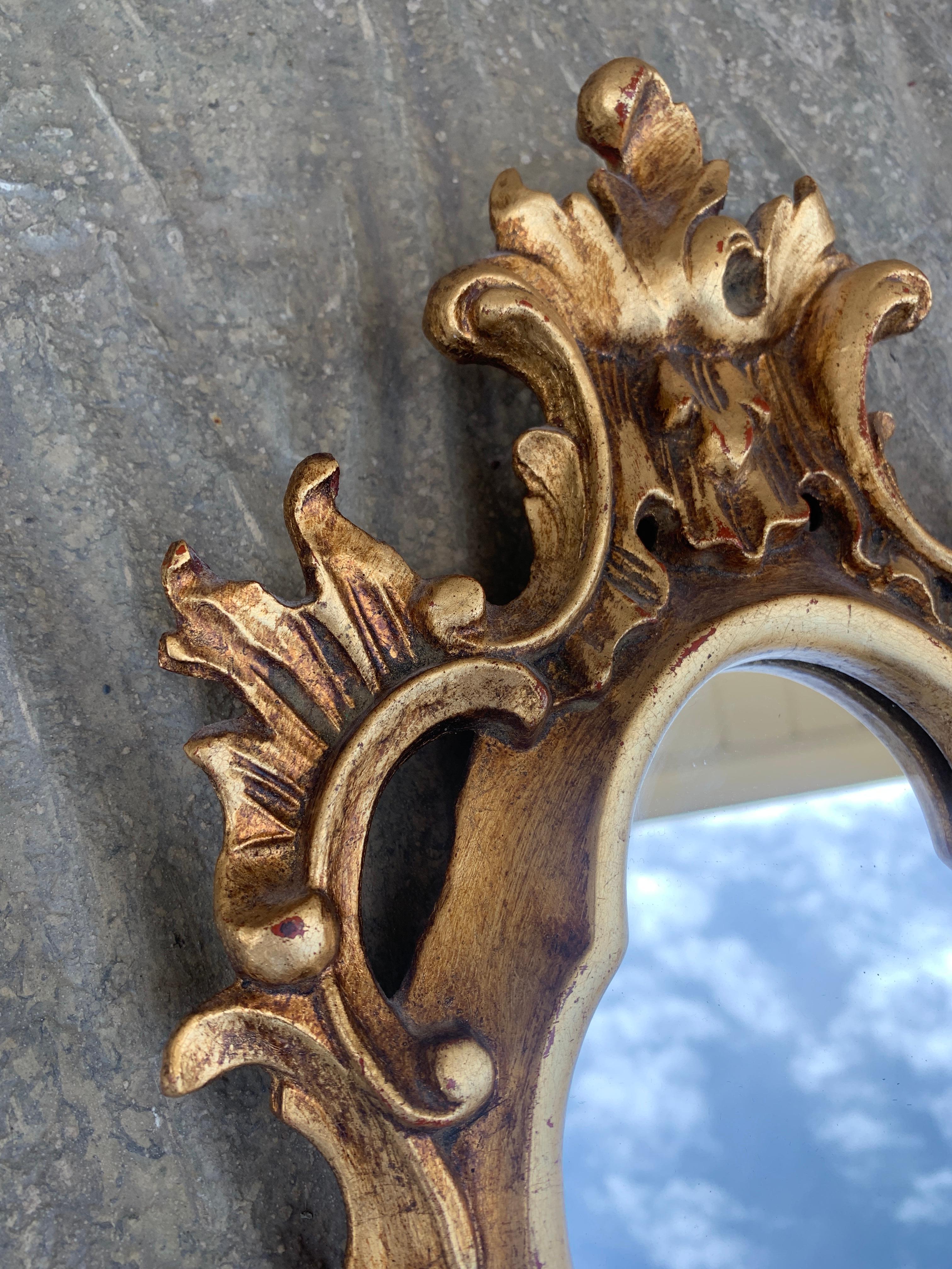 Specchio da parete italiano rococò neoclassico barocco in legno dorato in vendita 1
