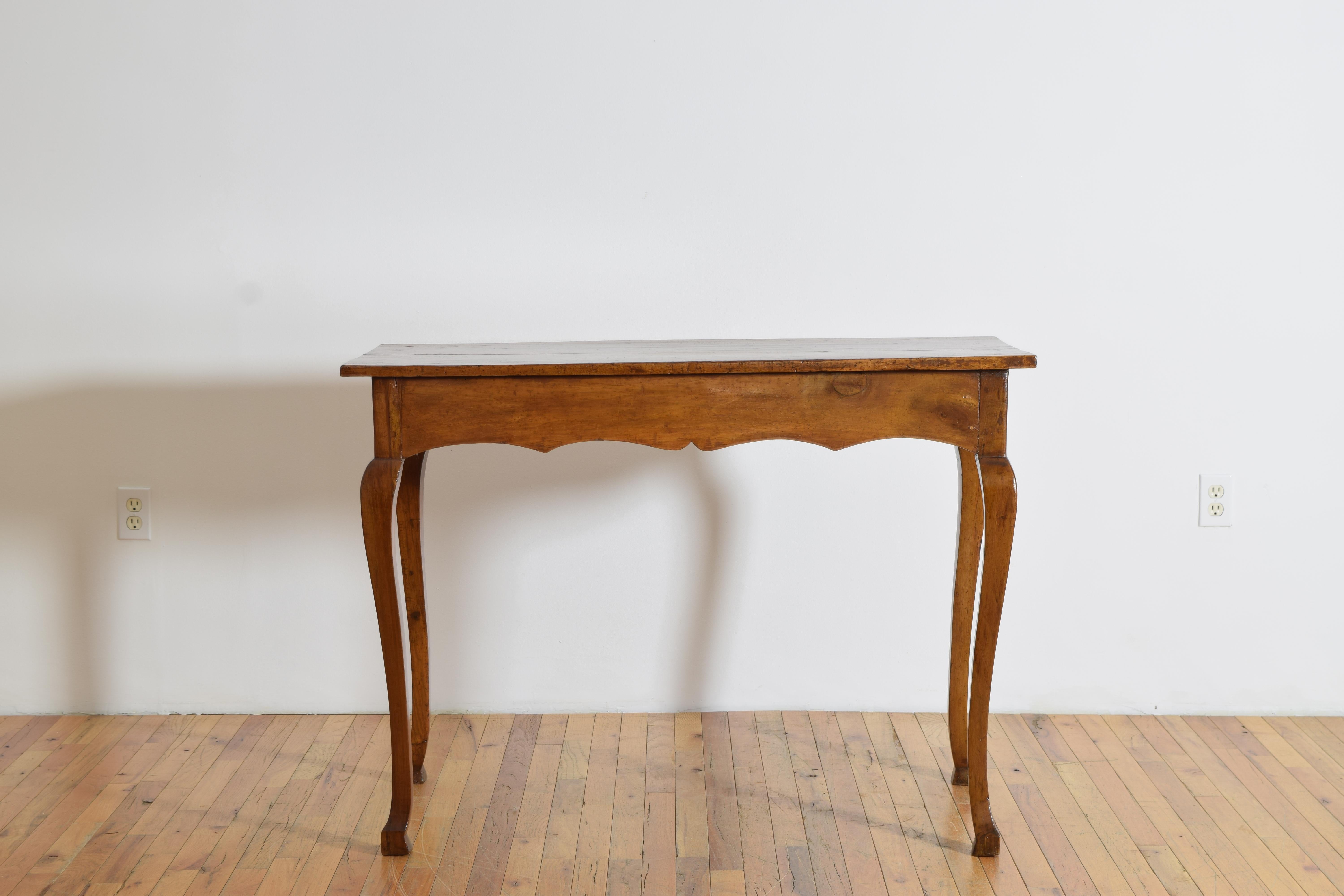 Italian Rococo Period Shaped Walnut Console or Center Table, mid 18th century In Good Condition For Sale In Atlanta, GA