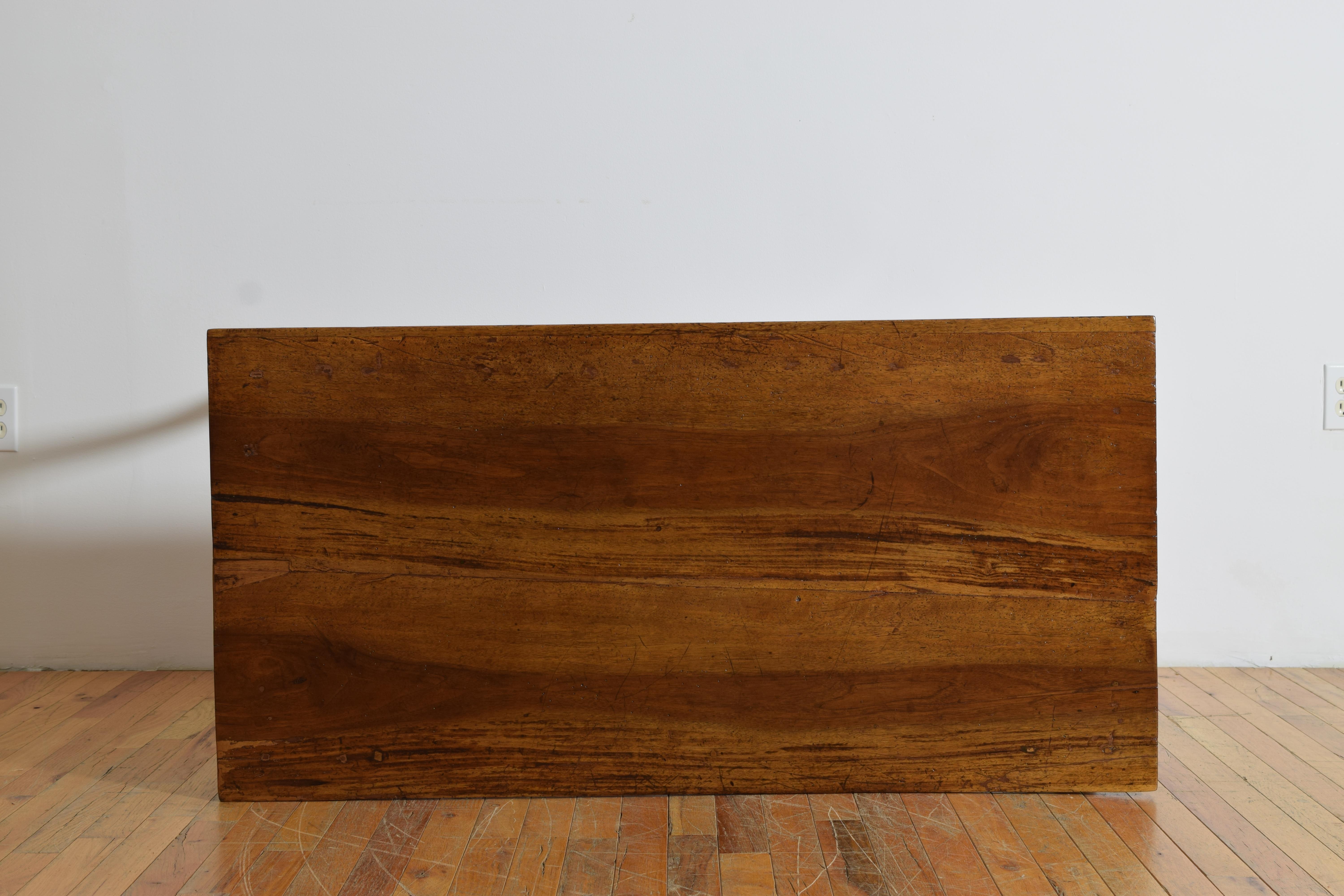 Italian Rococo Period Shaped Walnut Console or Center Table, mid 18th century For Sale 4