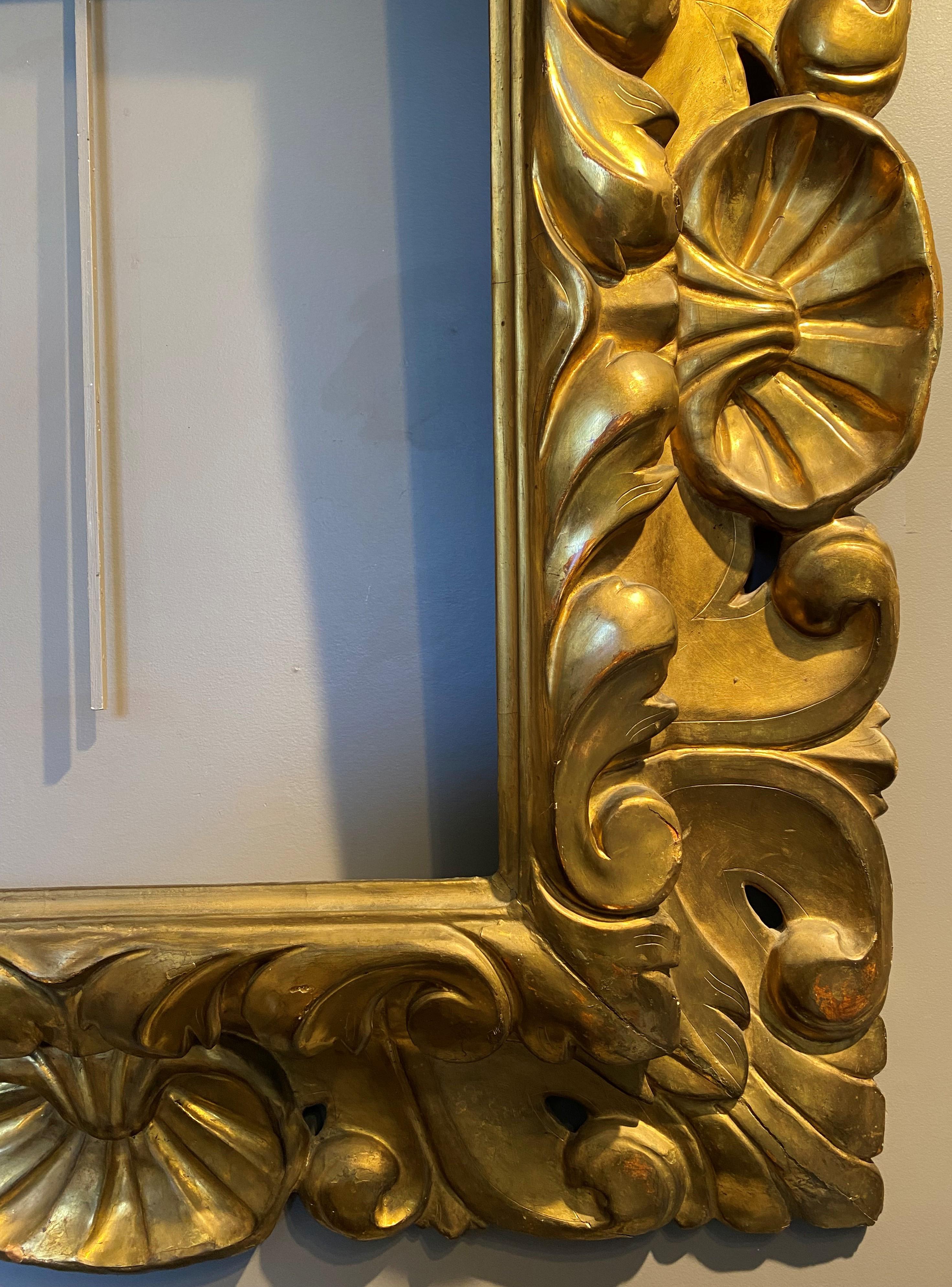 Italian Rococo Pierce Carved Giltwood Frame with Shell Decoration In Good Condition For Sale In Milford, NH
