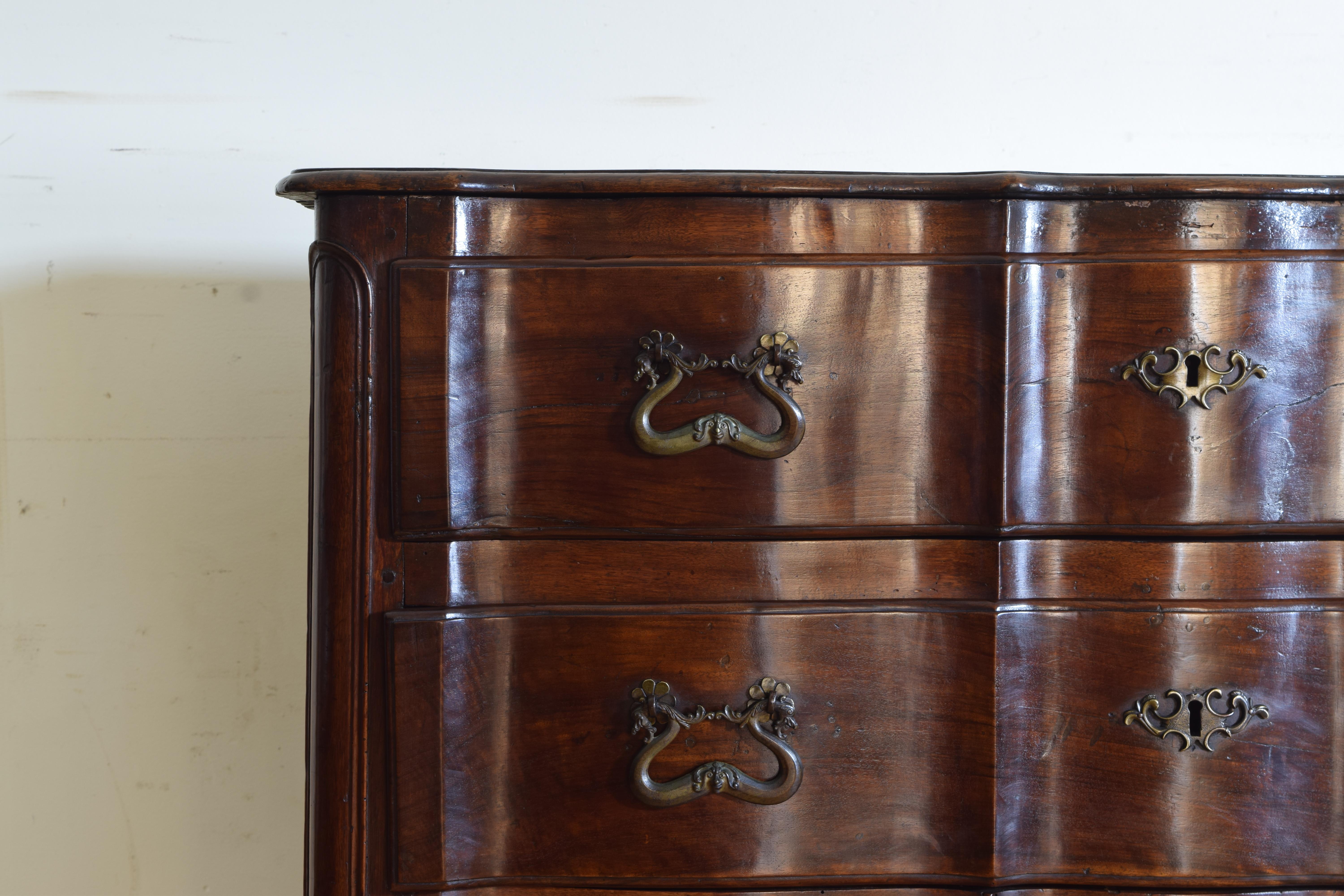 Italian Rococo Provincial Walnut 3-Drawer Commode, Mid-18th Century 3