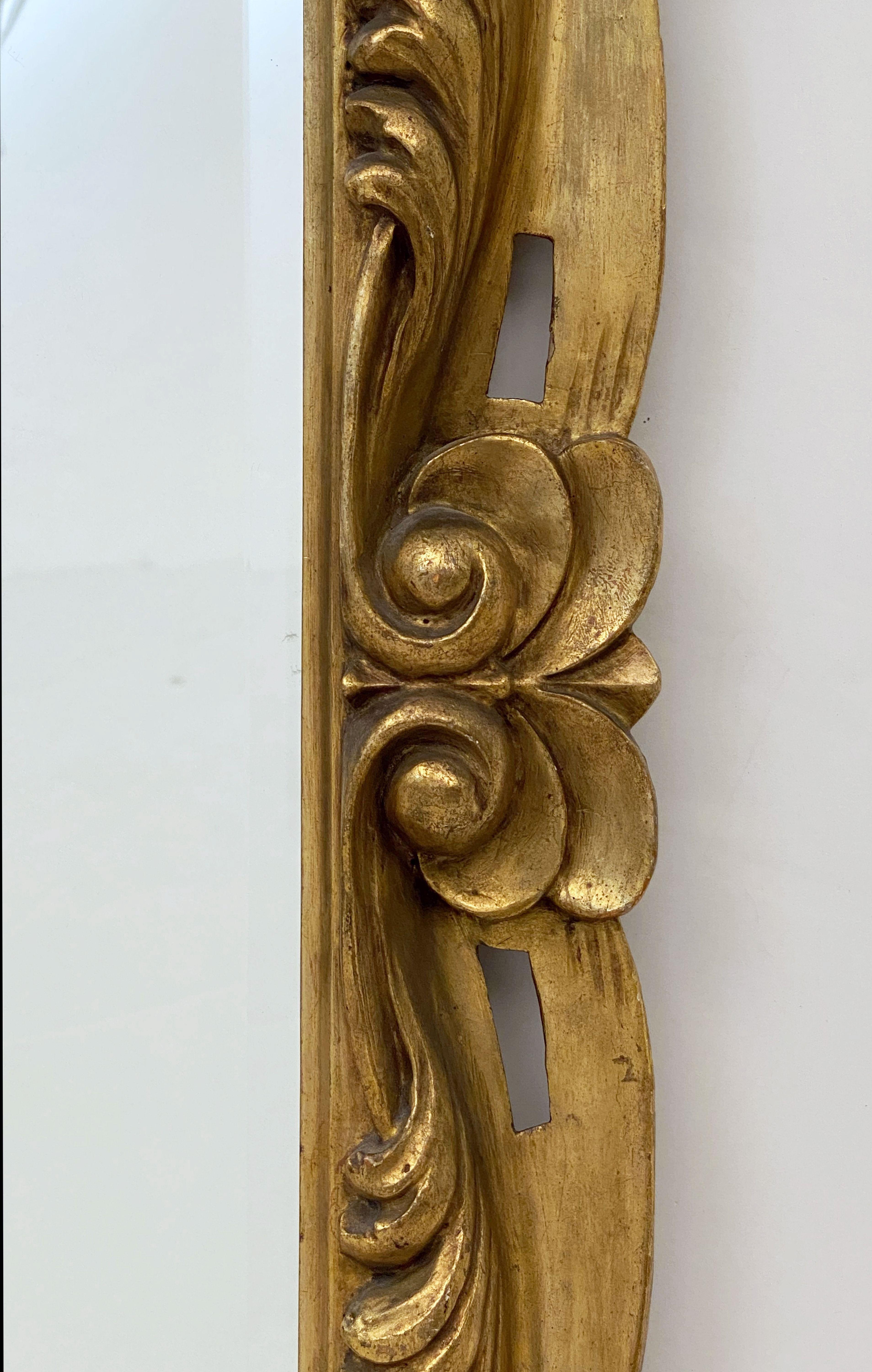 Miroir rectangulaire biseauté italien avec cadre sculpté rococo doré (H 29 x L 23) en vente 1