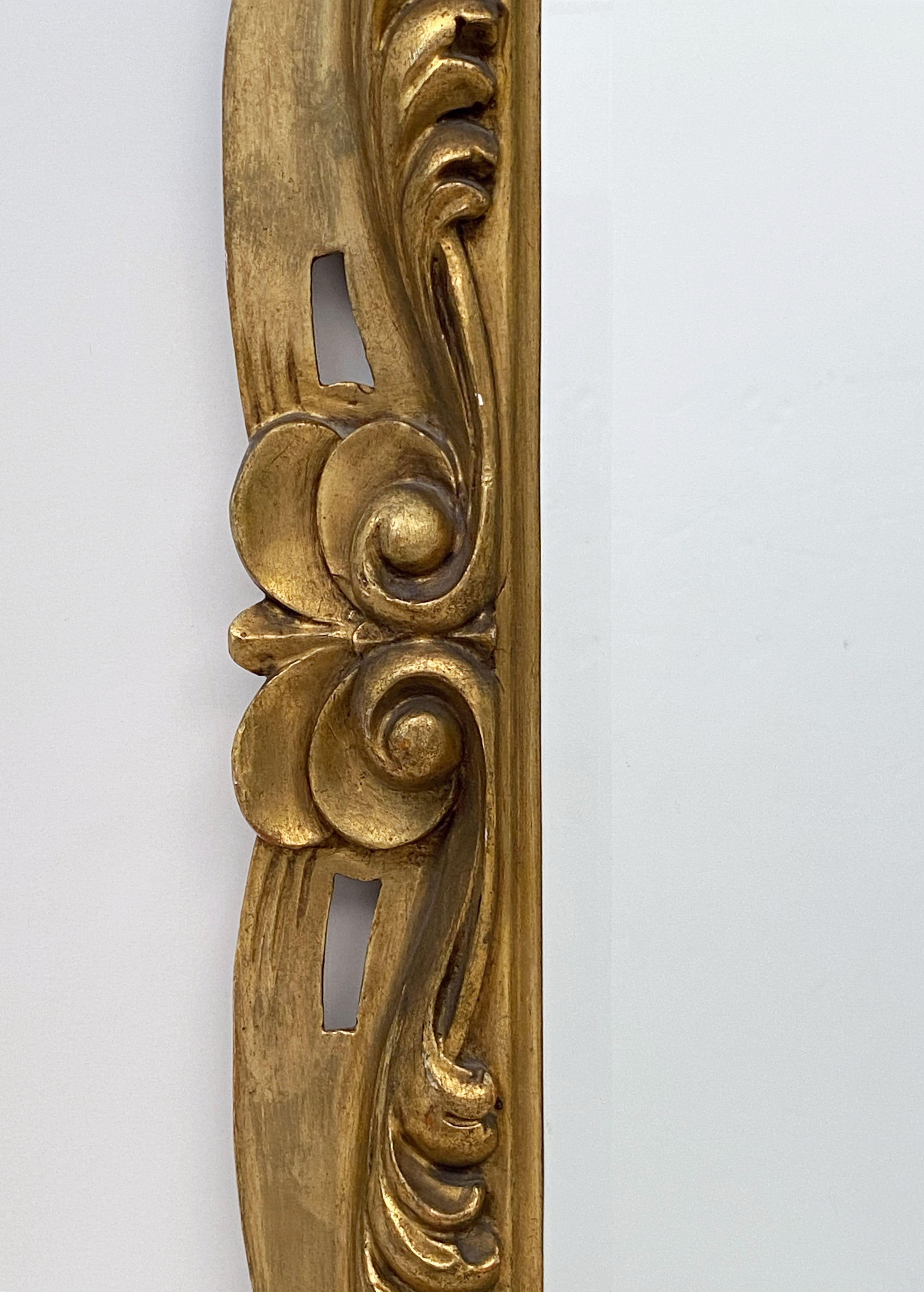 Biseauté Miroir rectangulaire biseauté italien avec cadre sculpté rococo doré (H 29 x L 23) en vente
