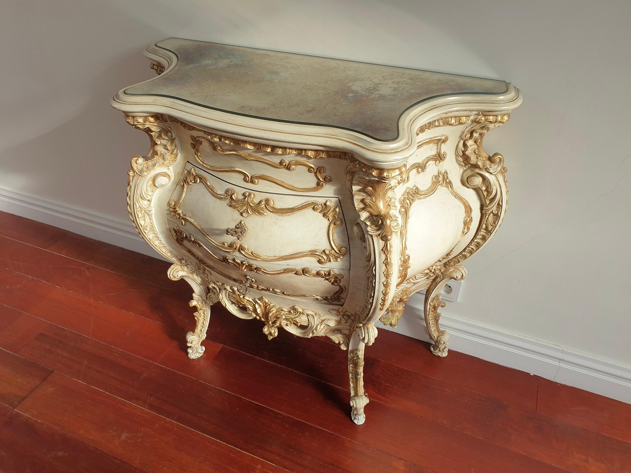 Italian Rococo Revival Bombe Commode with Gilded Details and Marbled Glass Top In Good Condition For Sale In Antwerp, BE