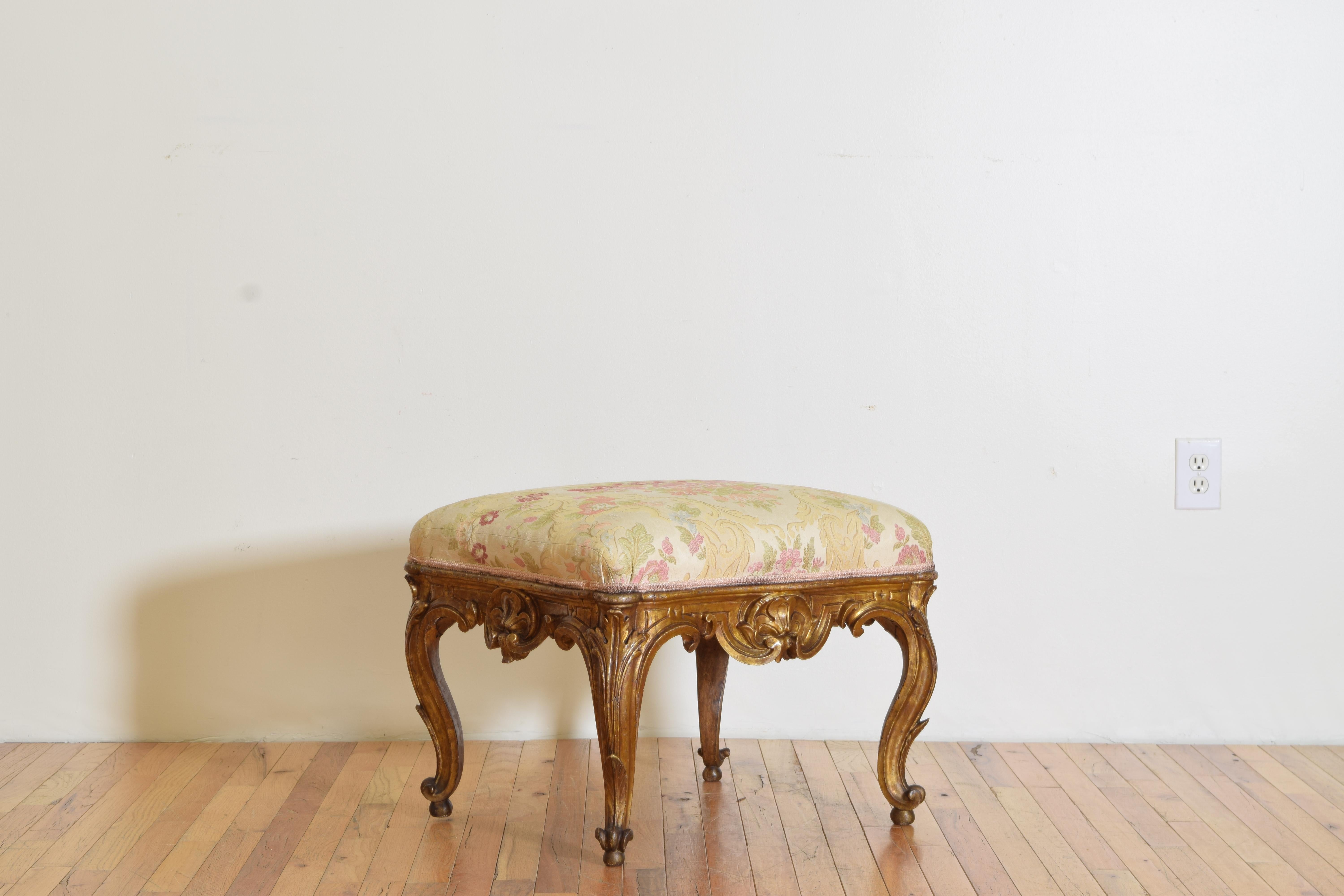 Italian Rococo Revival Carved Giltwood Bench, 3rd Quarter 19th Century In Good Condition For Sale In Atlanta, GA